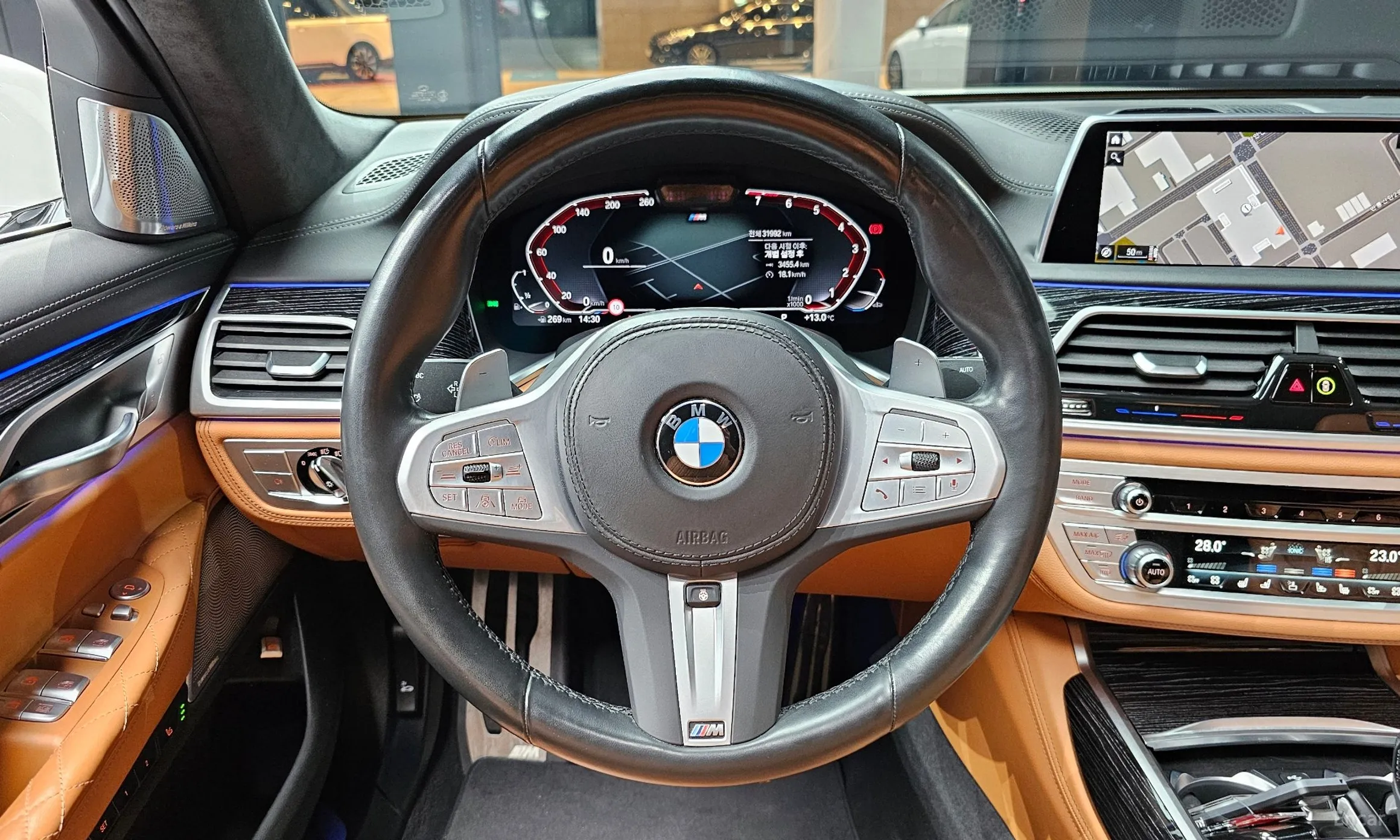 BMW 7 Series (G11) превью 13