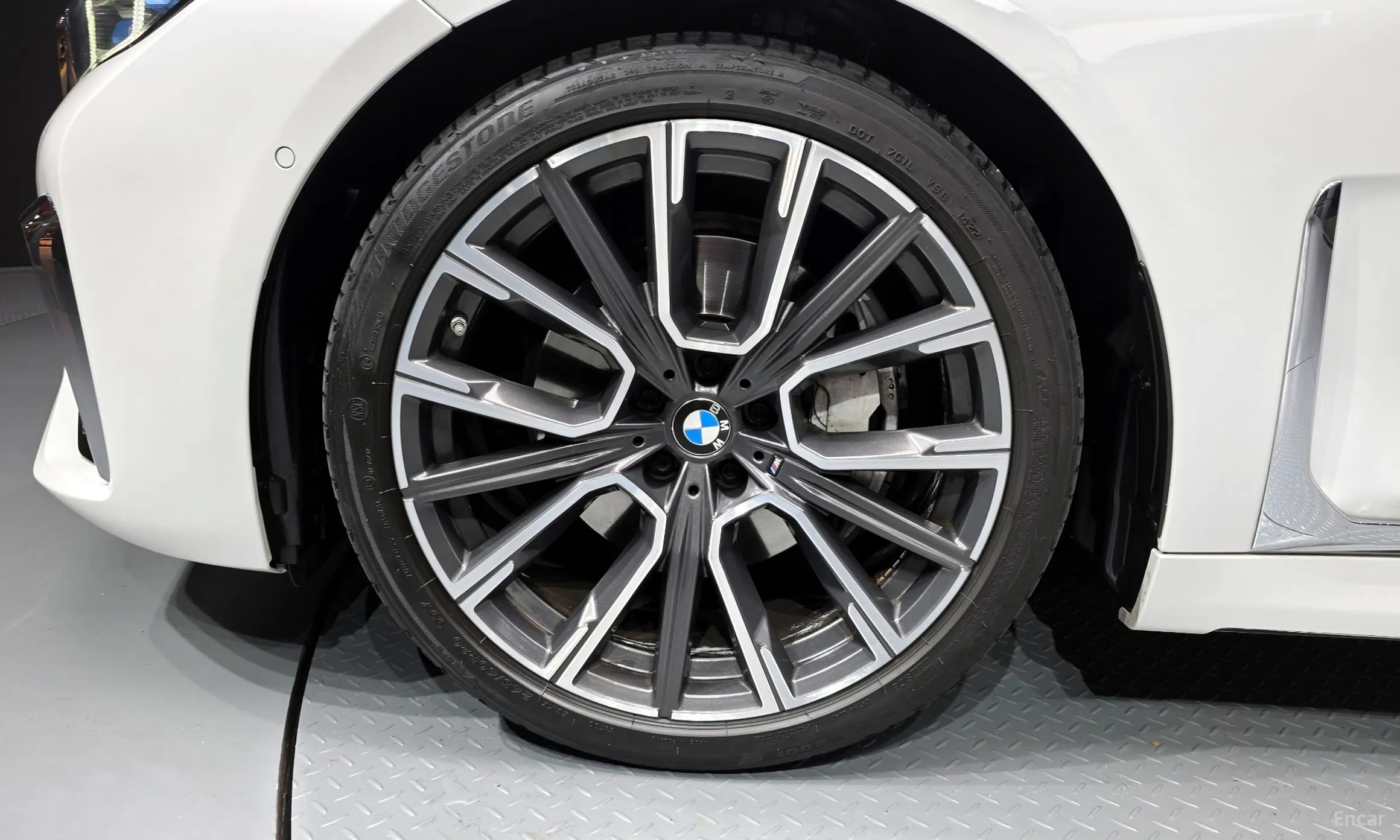BMW 7 Series (G11) превью 5