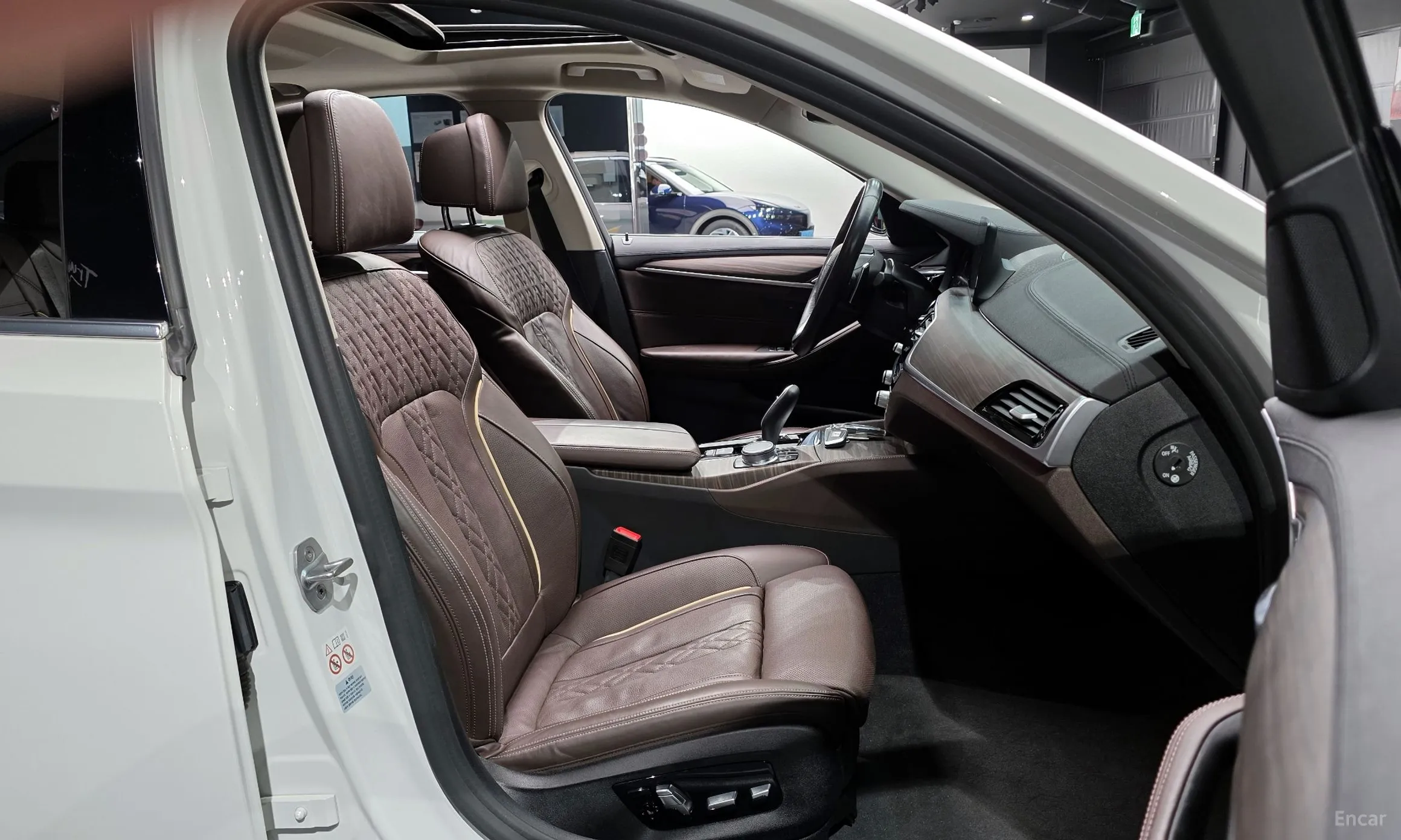 BMW 5 Series (G30) превью 10