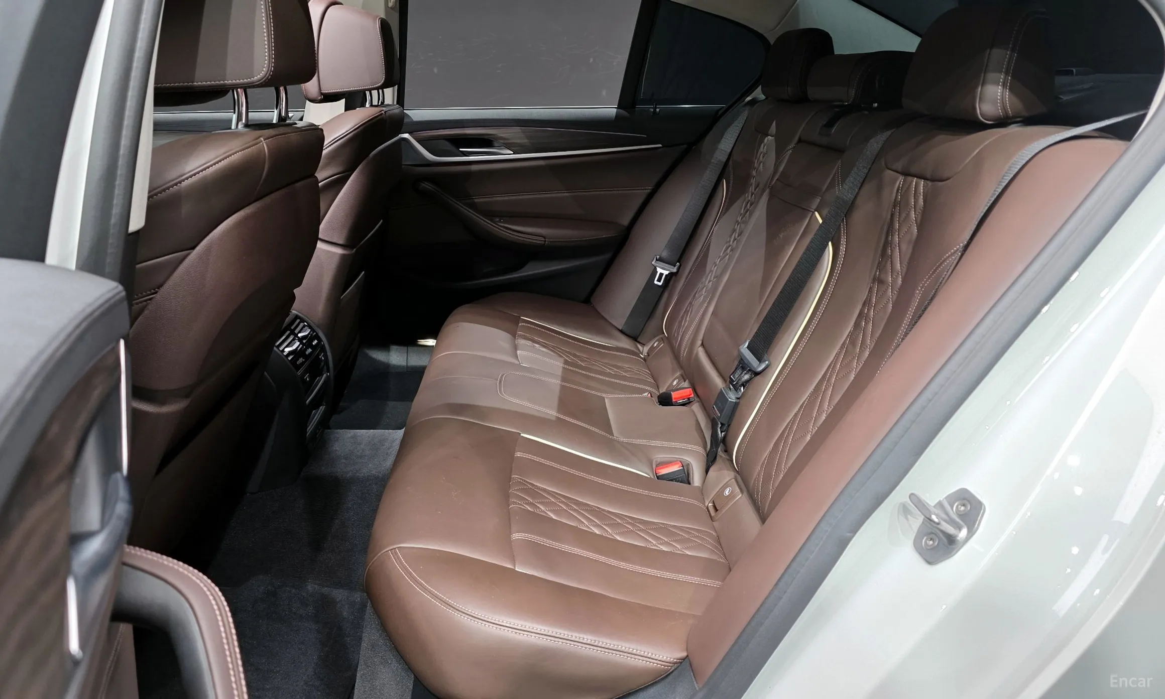 BMW 5 Series (G30) превью 12