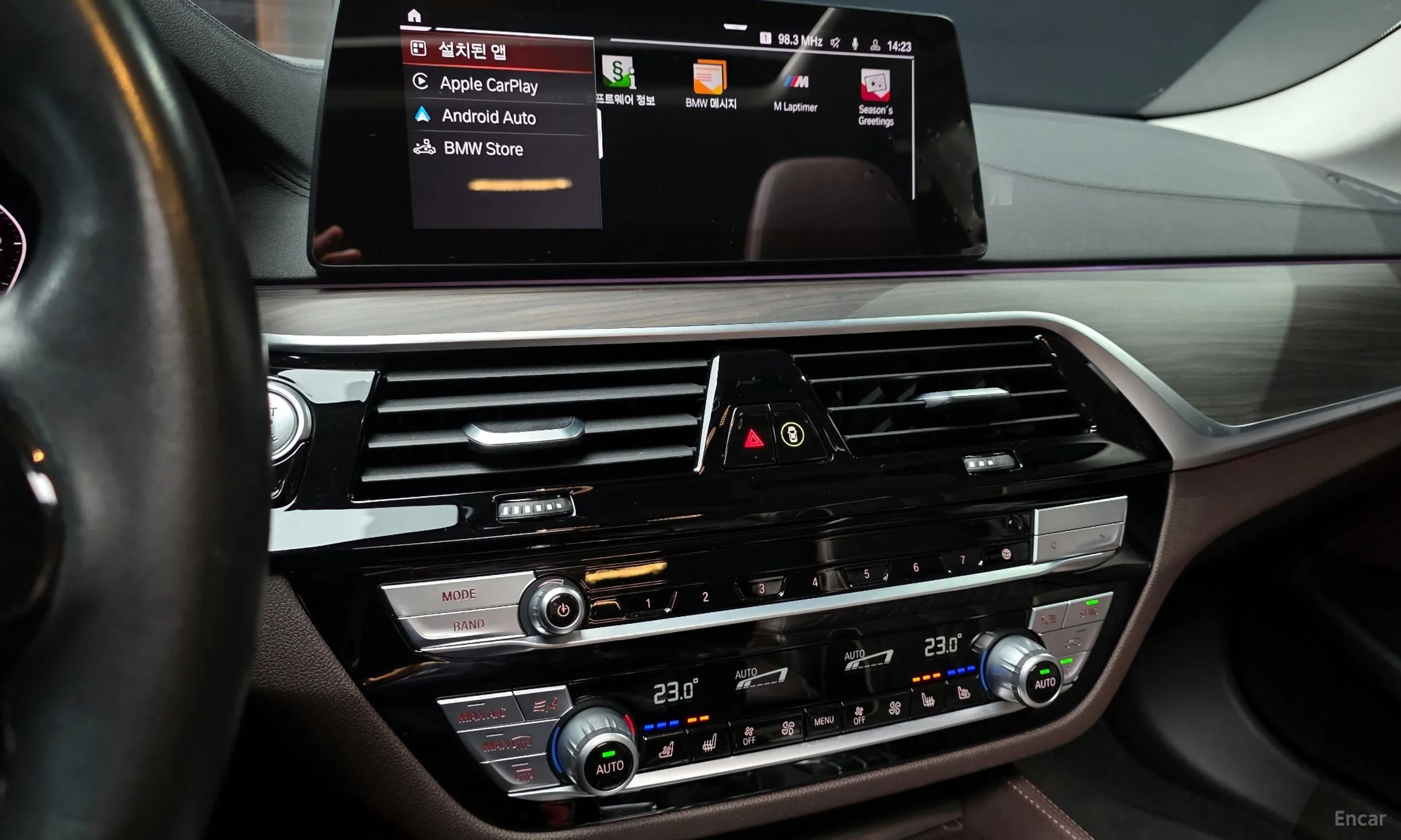 BMW 5 Series (G30) превью 14