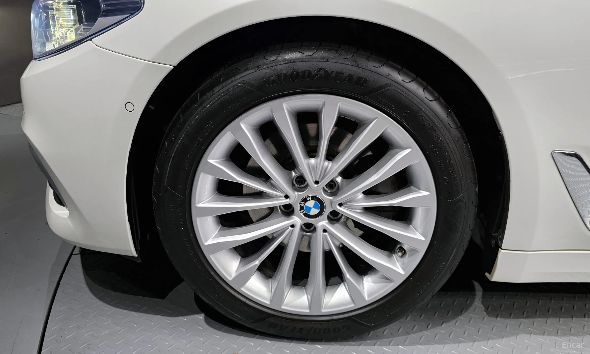 BMW 5 Series (G30) превью 5