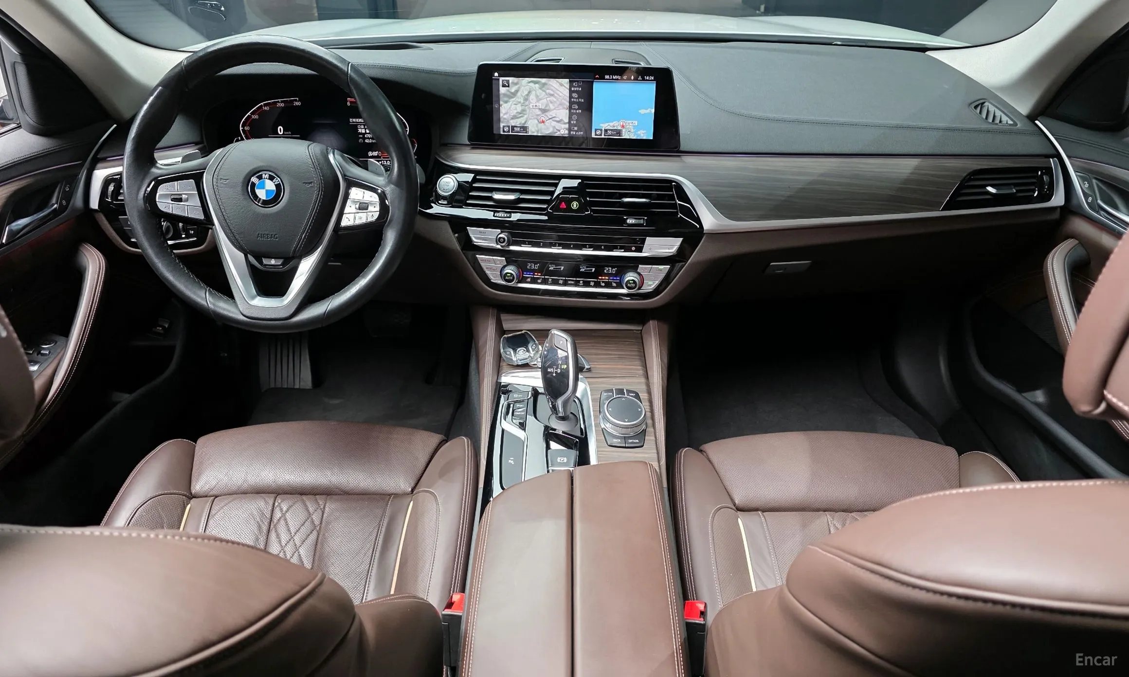 BMW 5 Series (G30) превью 7
