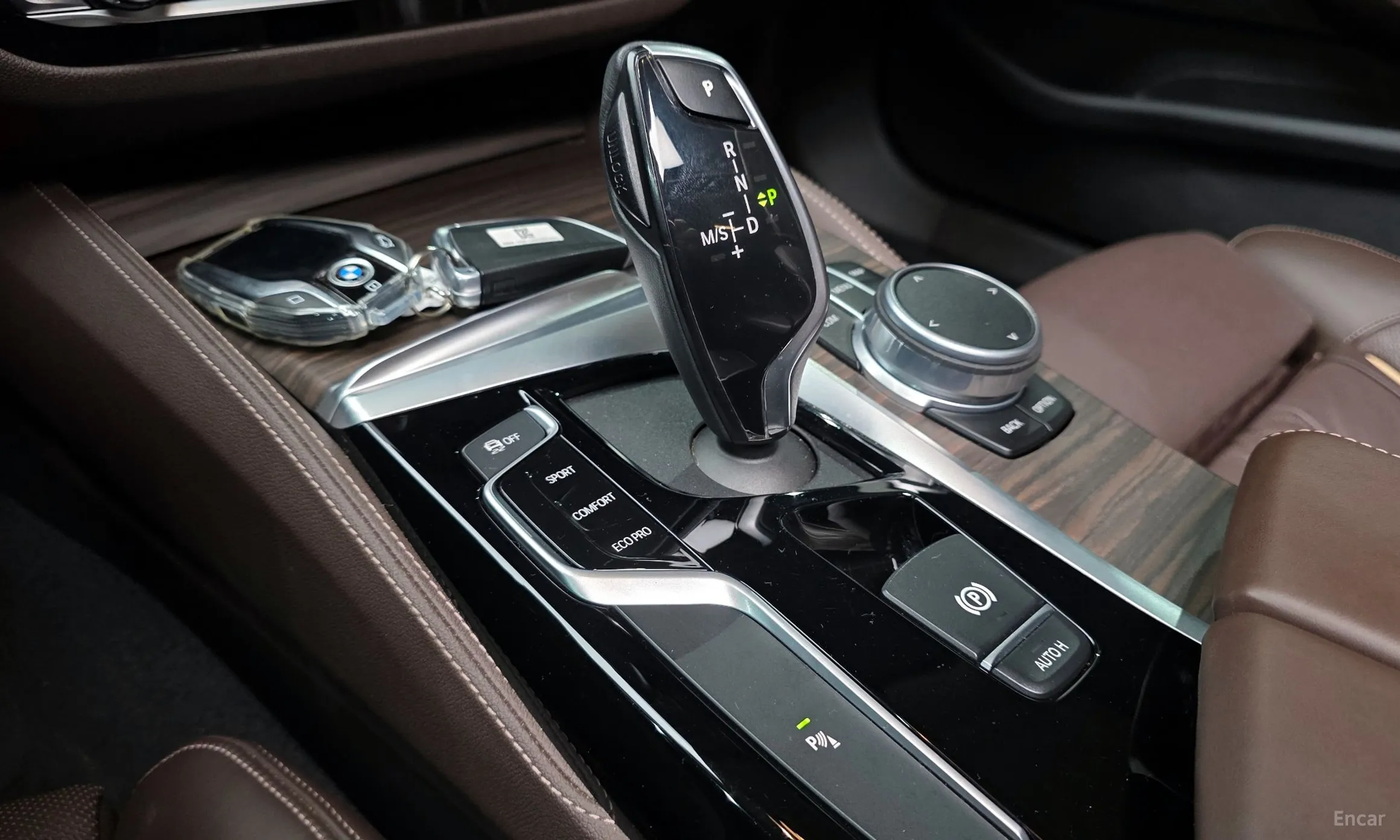 BMW 5 Series (G30) превью 9