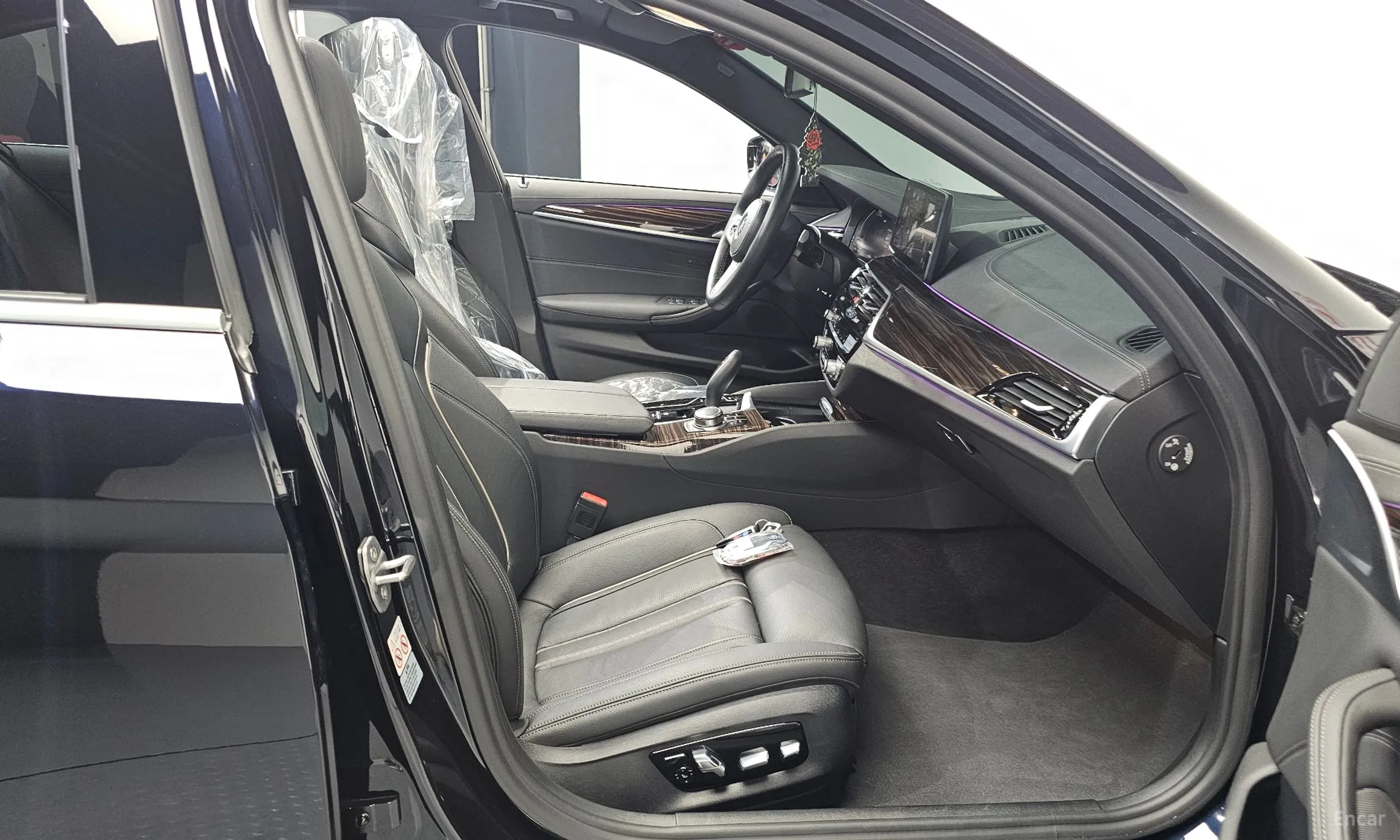 BMW 5 Series (G30) превью 11