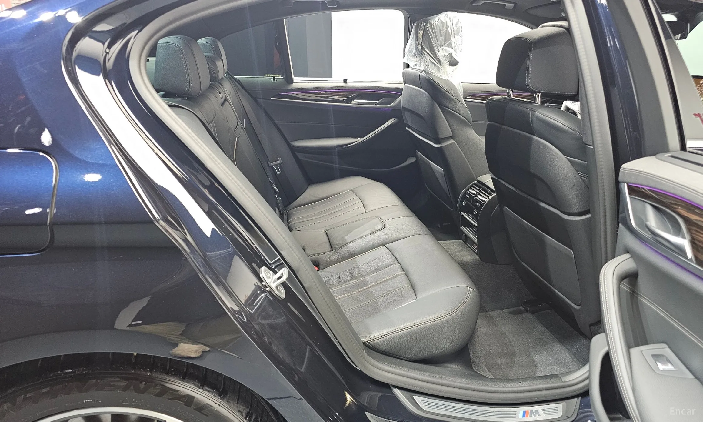 BMW 5 Series (G30) превью 12