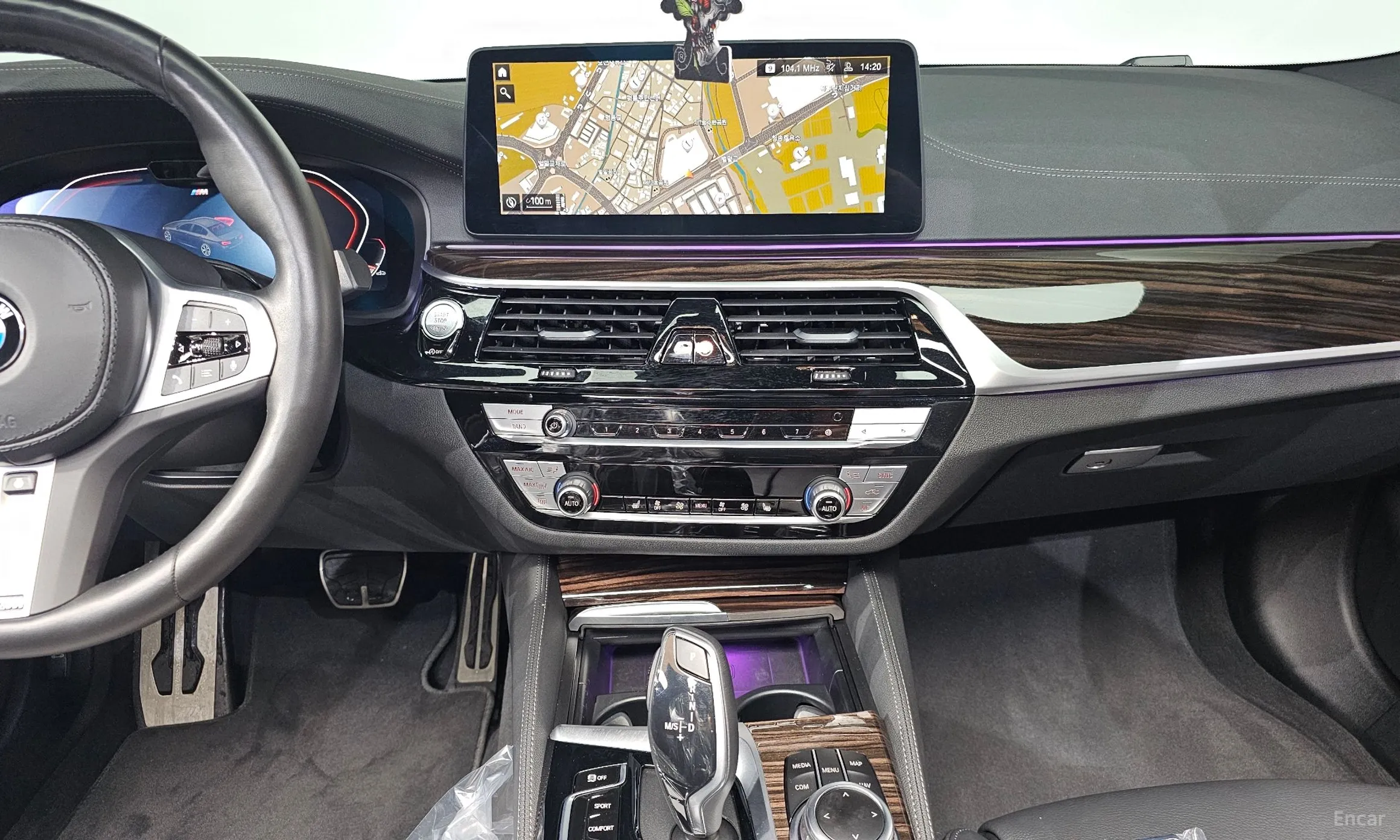 BMW 5 Series (G30) превью 14