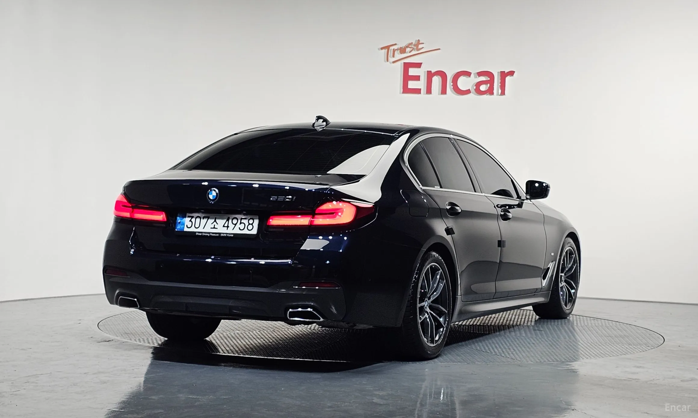 BMW 5 Series (G30) превью 2