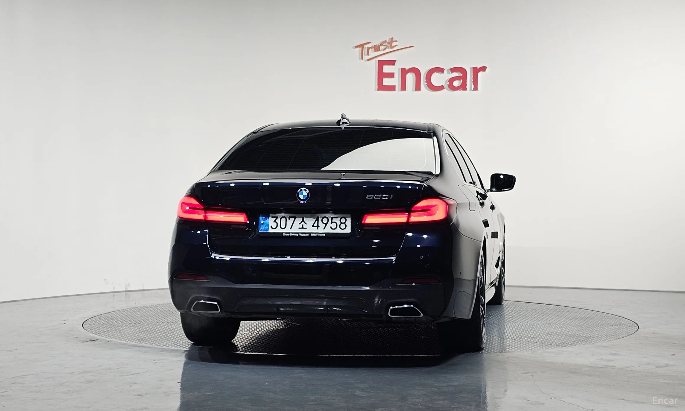 BMW 5 Series (G30) превью 4