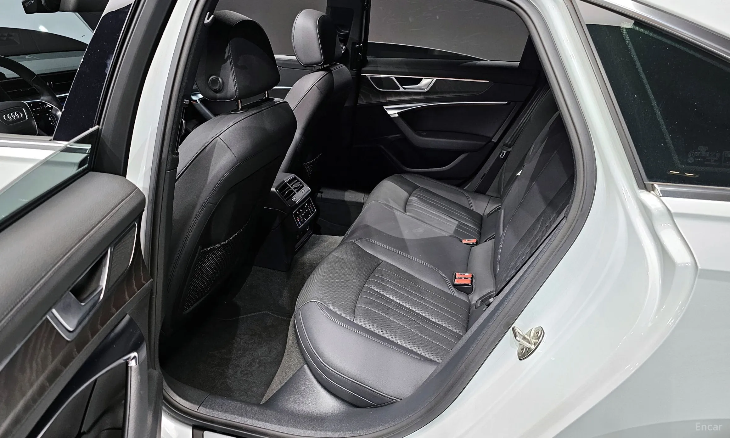 Audi A6 (C8) превью 12