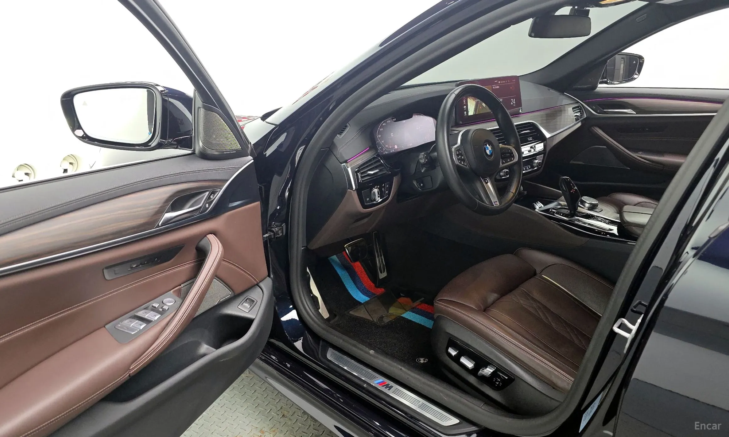 BMW 5 Series (G30) превью 10