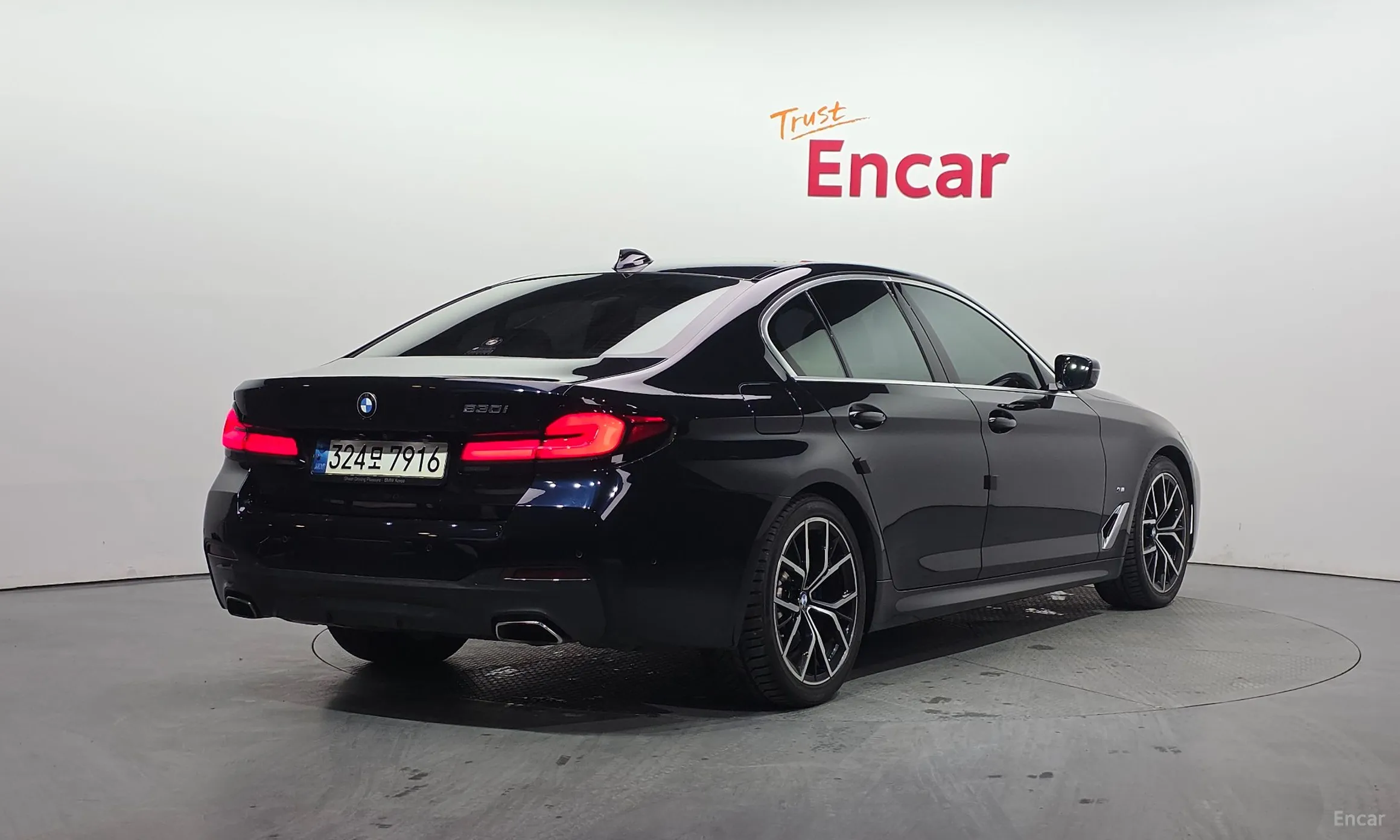 BMW 5 Series (G30) превью 2