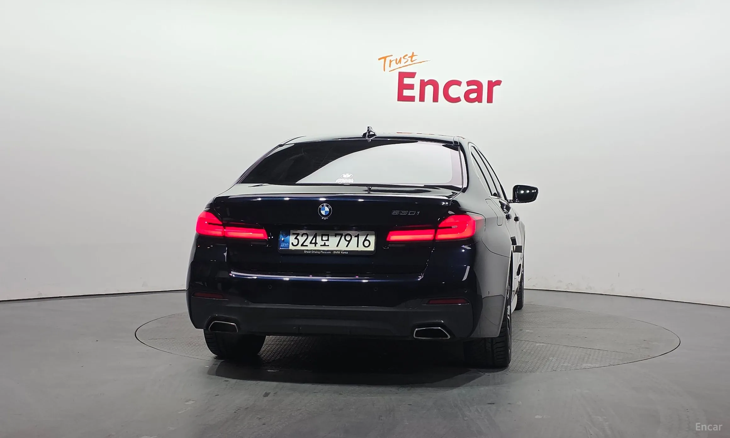 BMW 5 Series (G30) превью 4