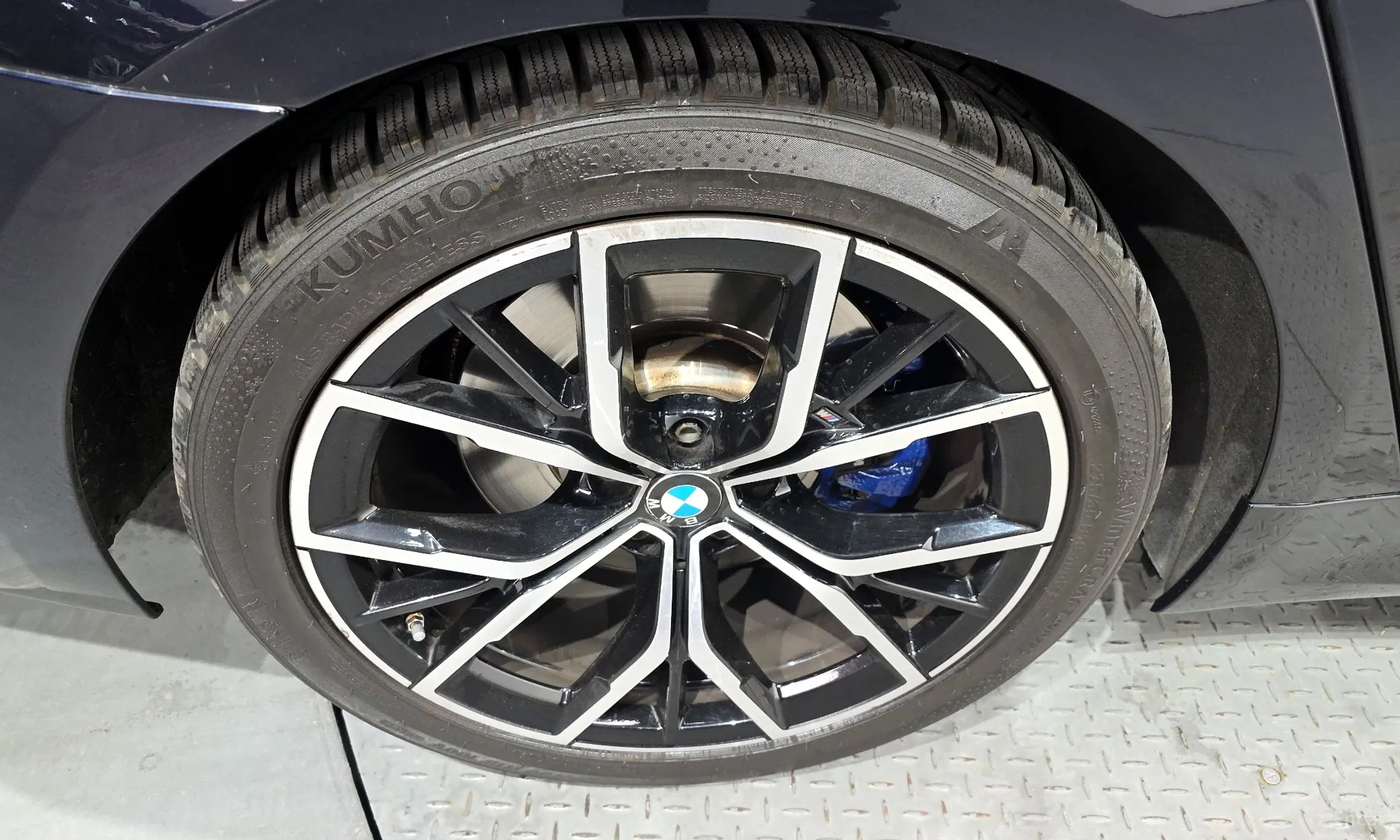 BMW 5 Series (G30) превью 5