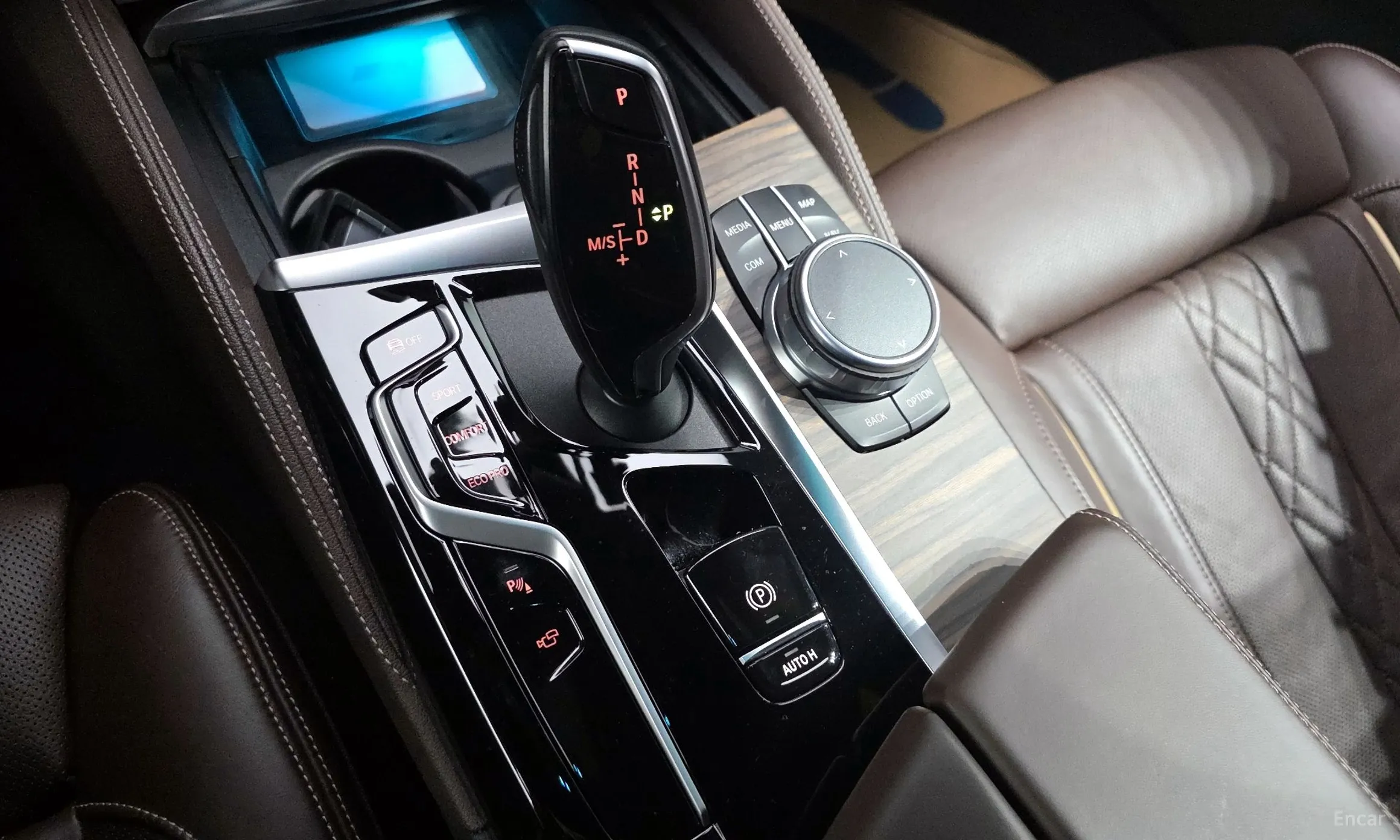 BMW 5 Series (G30) превью 9