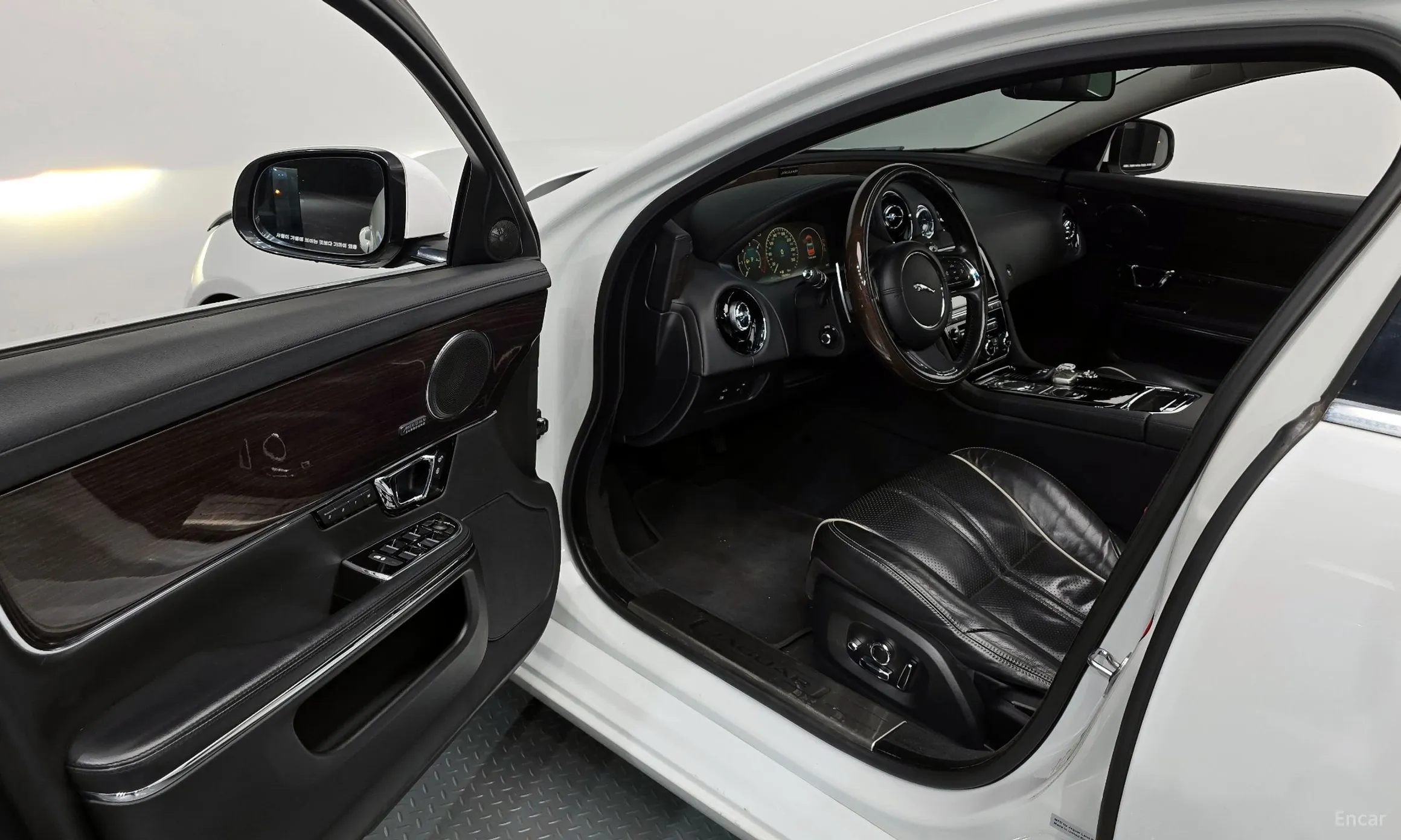 Jaguar All New XJ превью 10