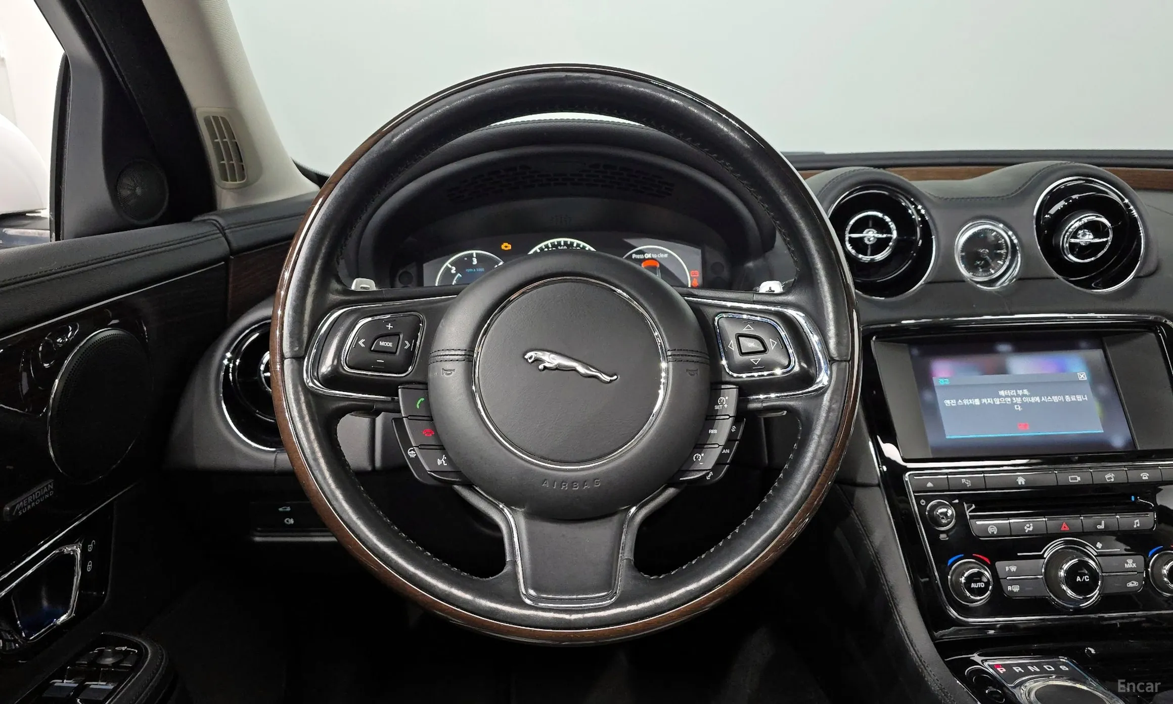 Jaguar All New XJ превью 13