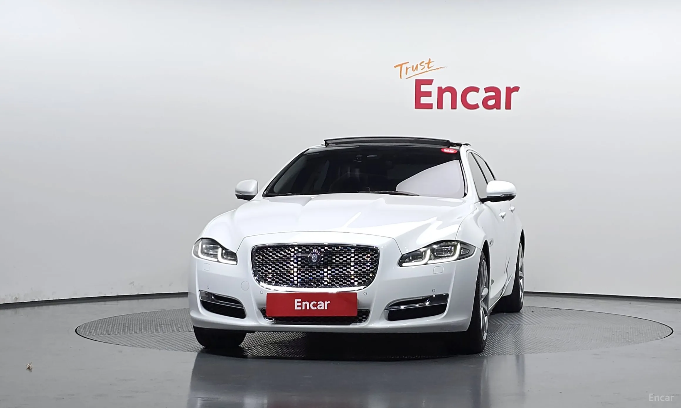Jaguar All New XJ превью 3