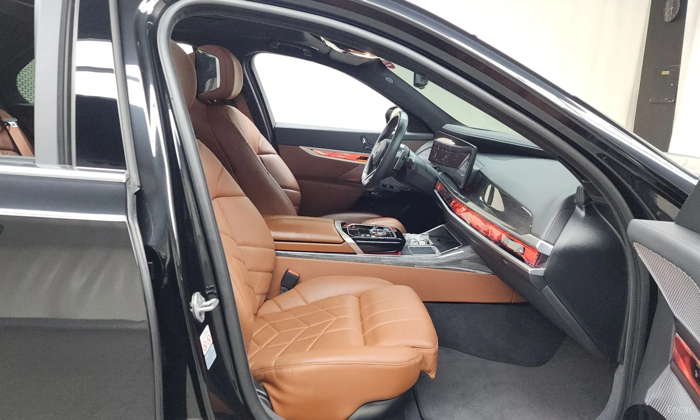 BMW 7 Series (G70) превью 11