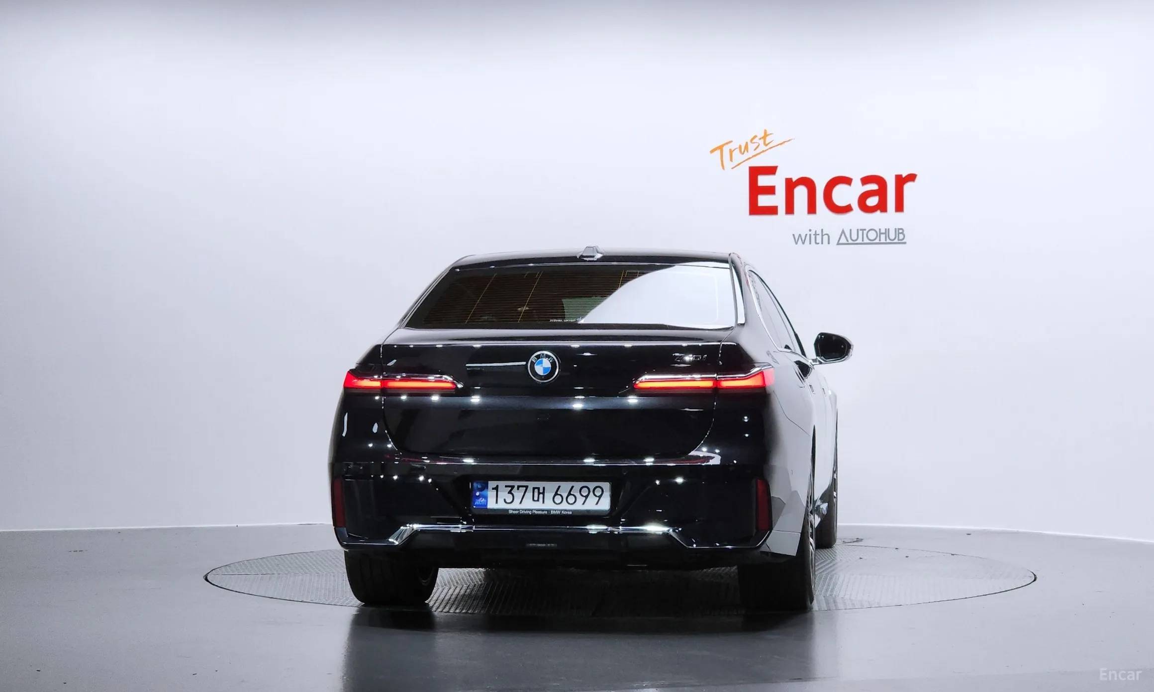 BMW 7 Series (G70) превью 4