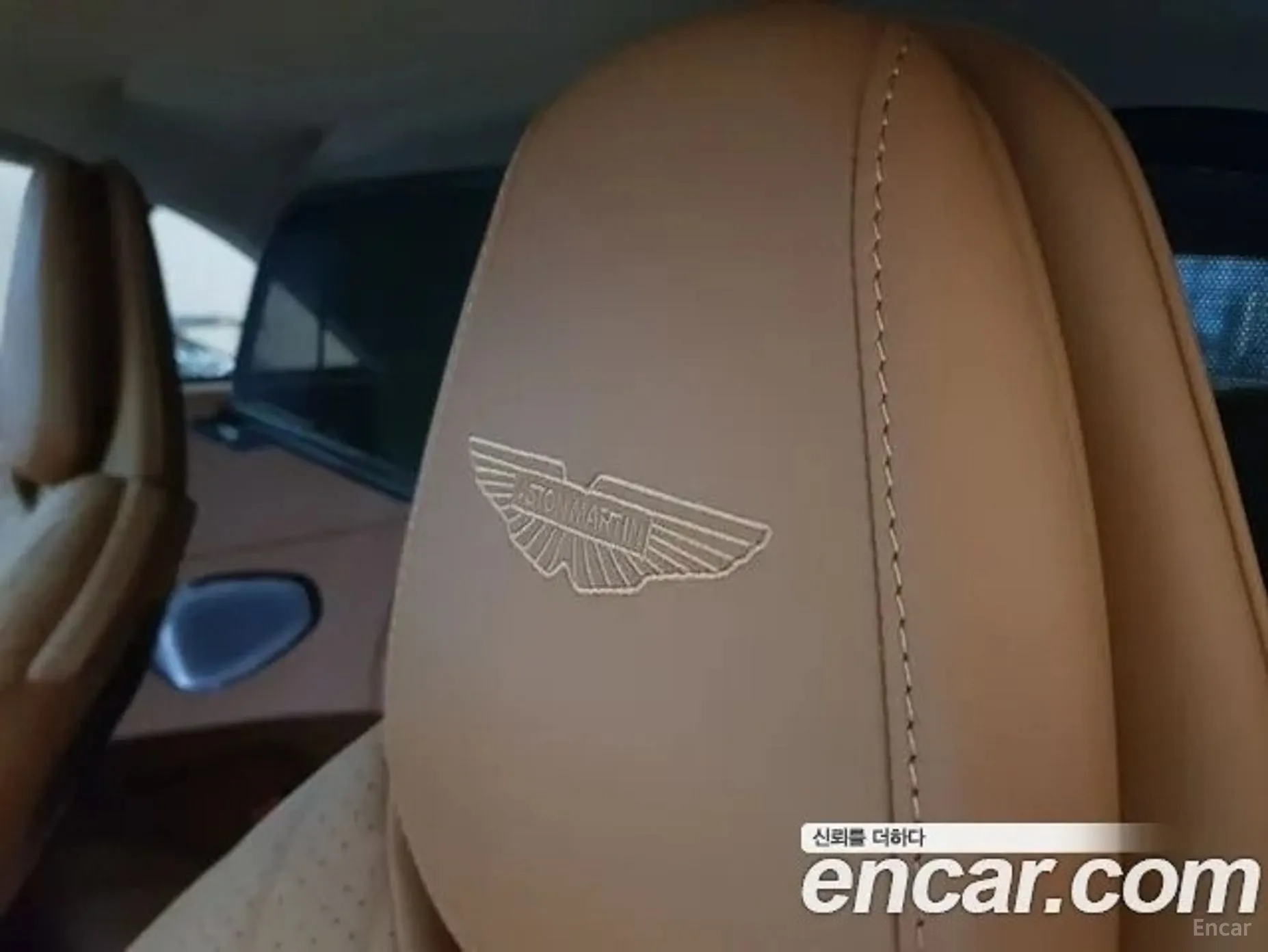 Aston Martin DB12 превью 8