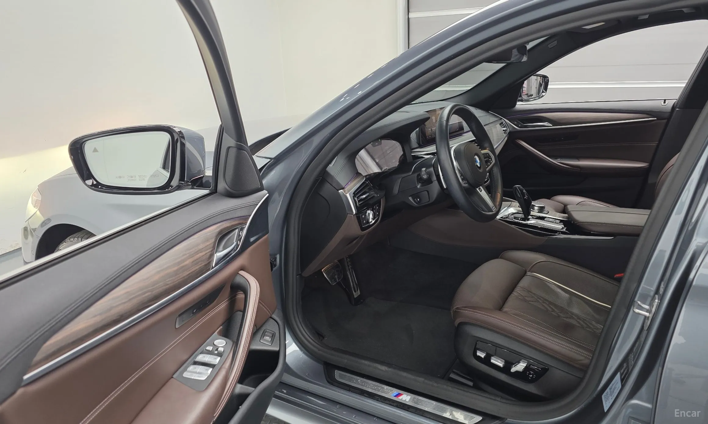 BMW 5 Series (G30) превью 11