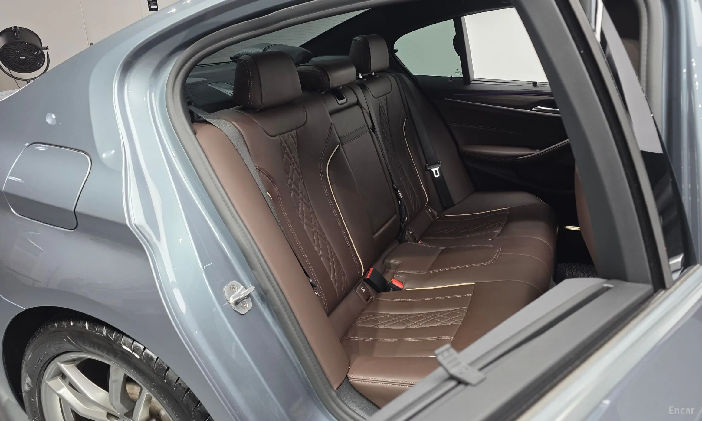 BMW 5 Series (G30) превью 12