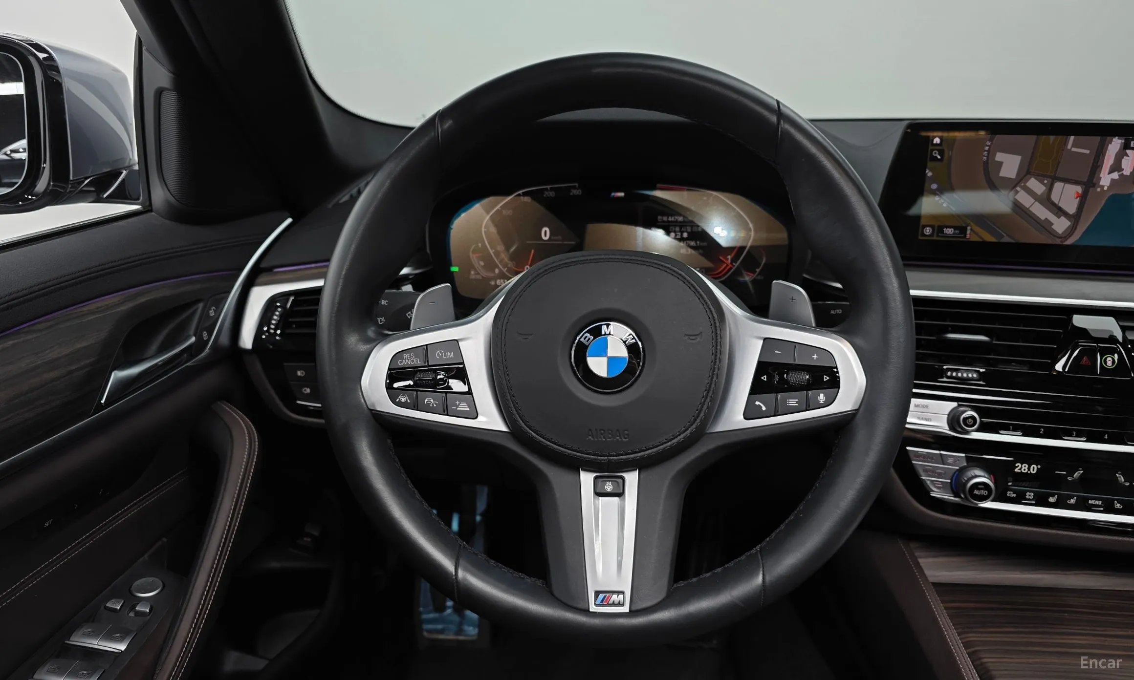 BMW 5 Series (G30) превью 13