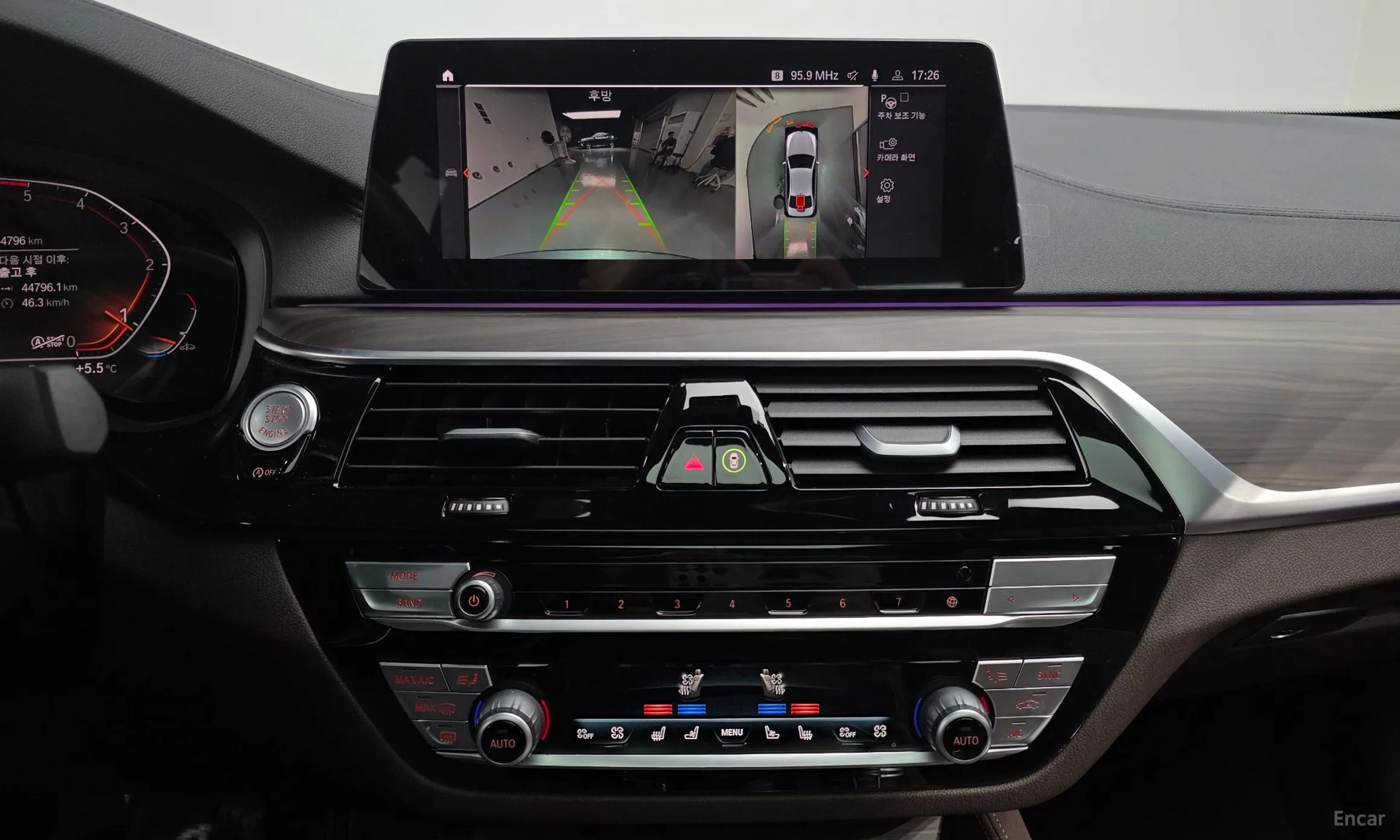BMW 5 Series (G30) превью 14