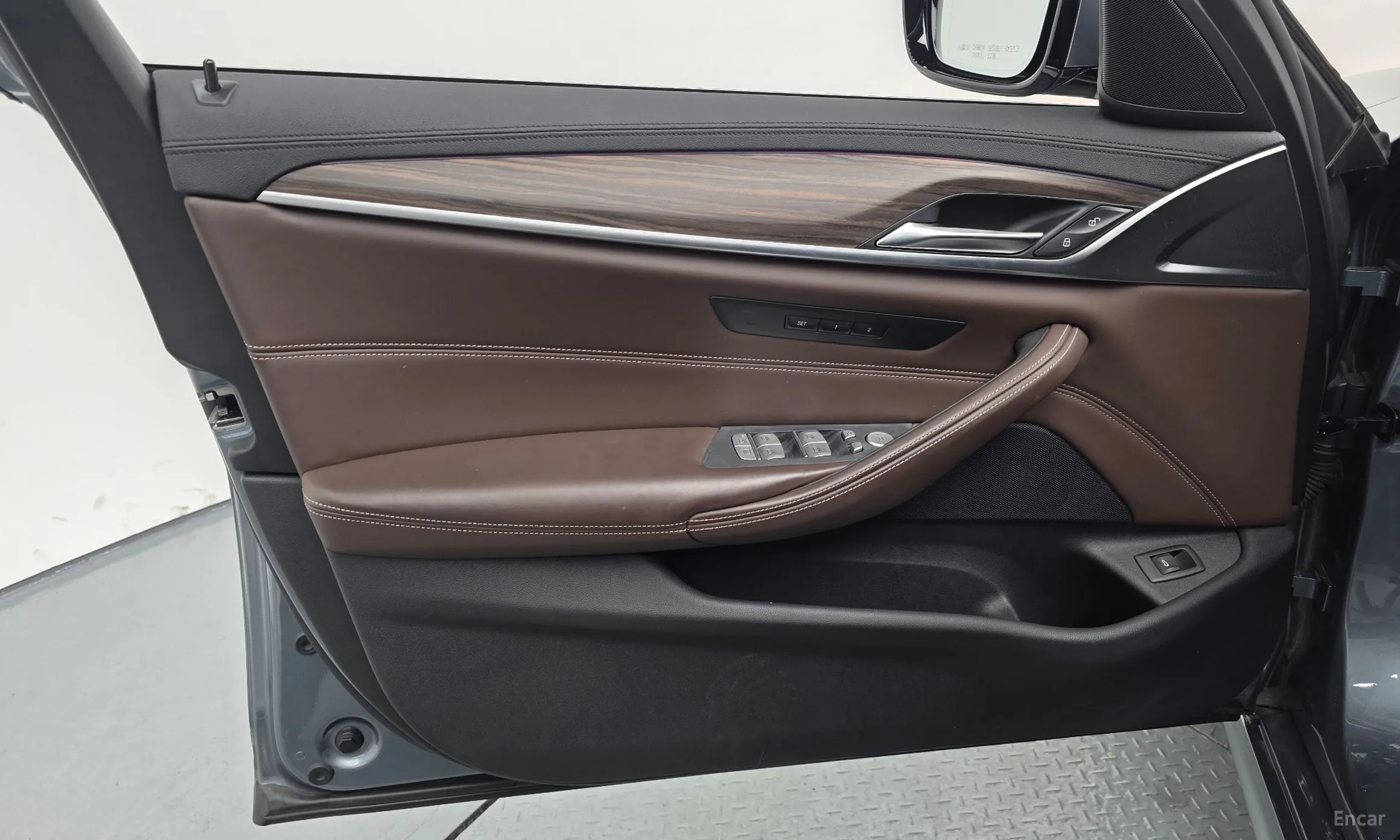 BMW 5 Series (G30) превью 18