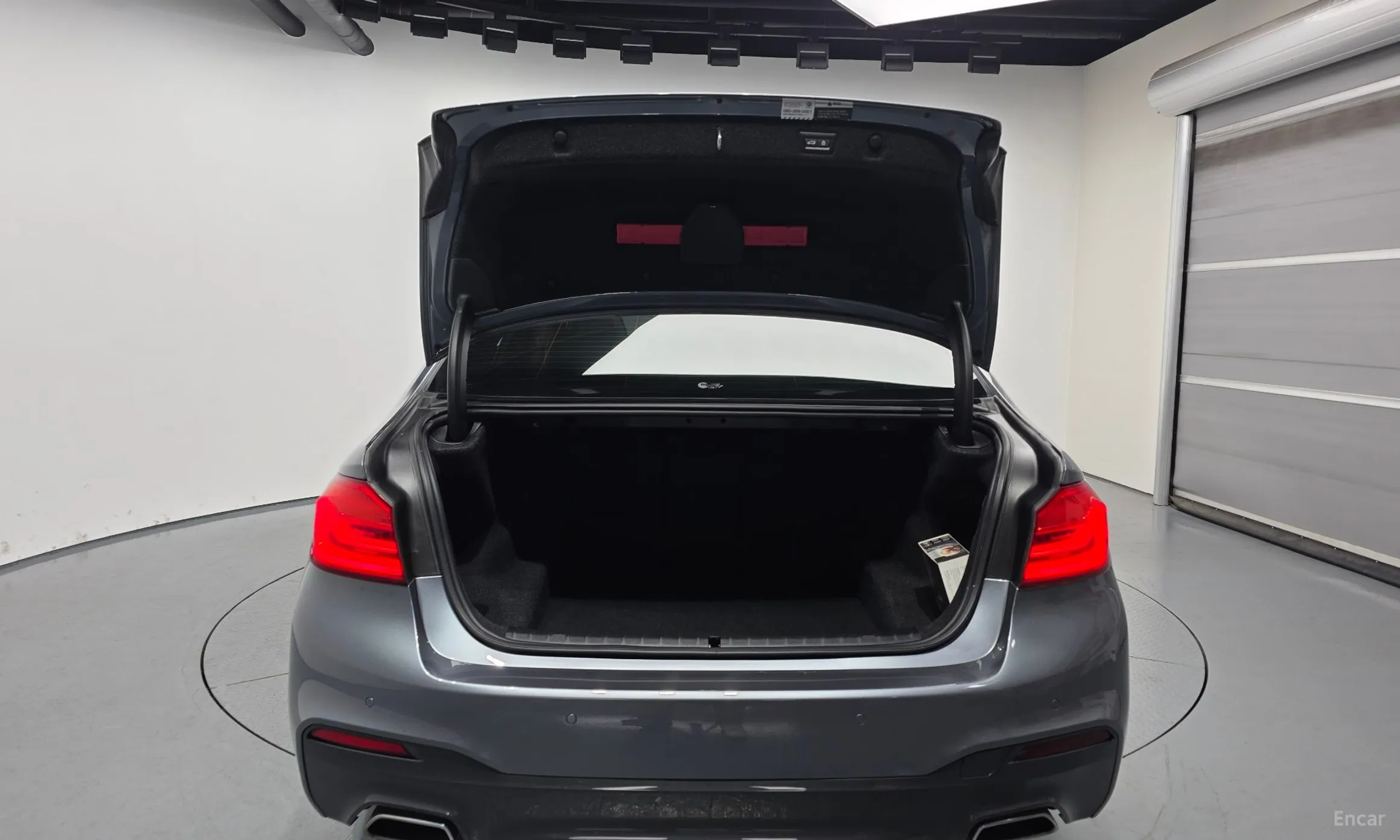 BMW 5 Series (G30) превью 20