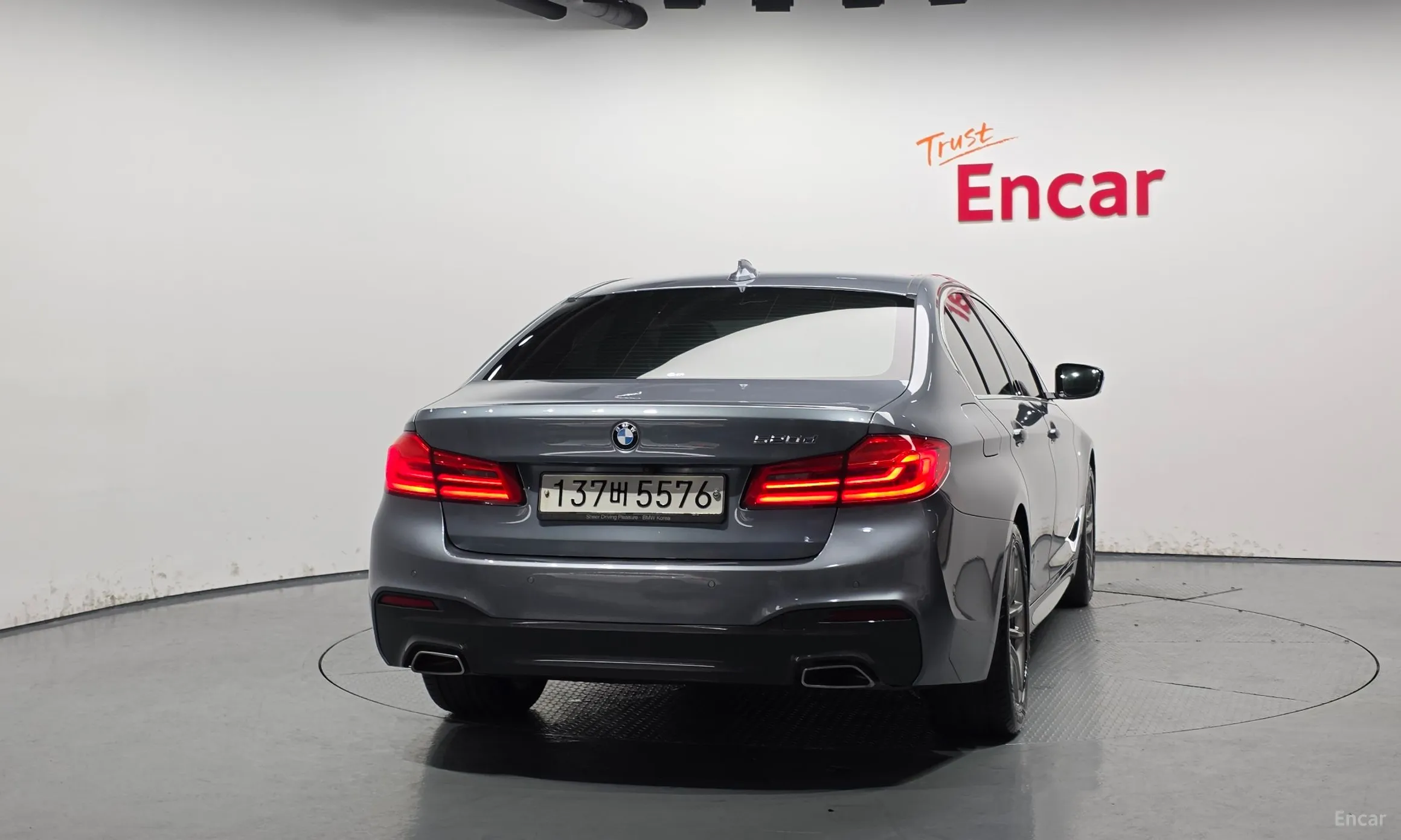 BMW 5 Series (G30) превью 4