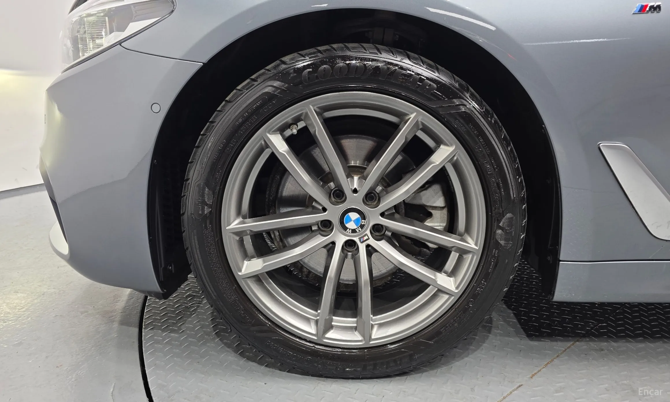 BMW 5 Series (G30) превью 5