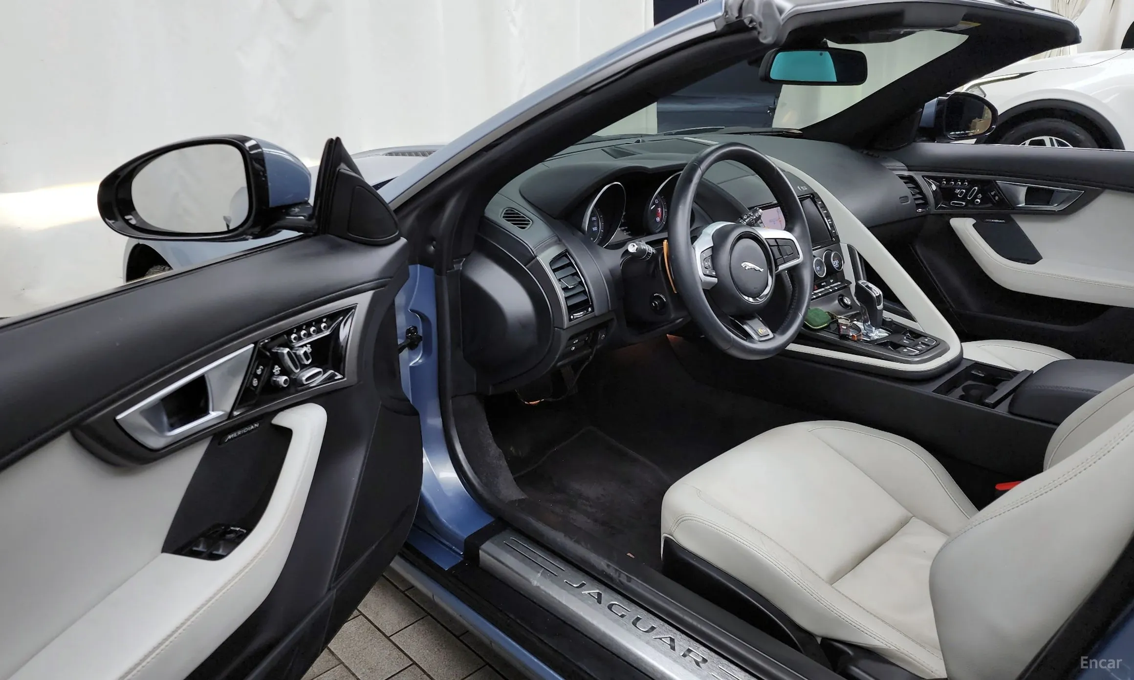 Jaguar F-TYPE превью 10