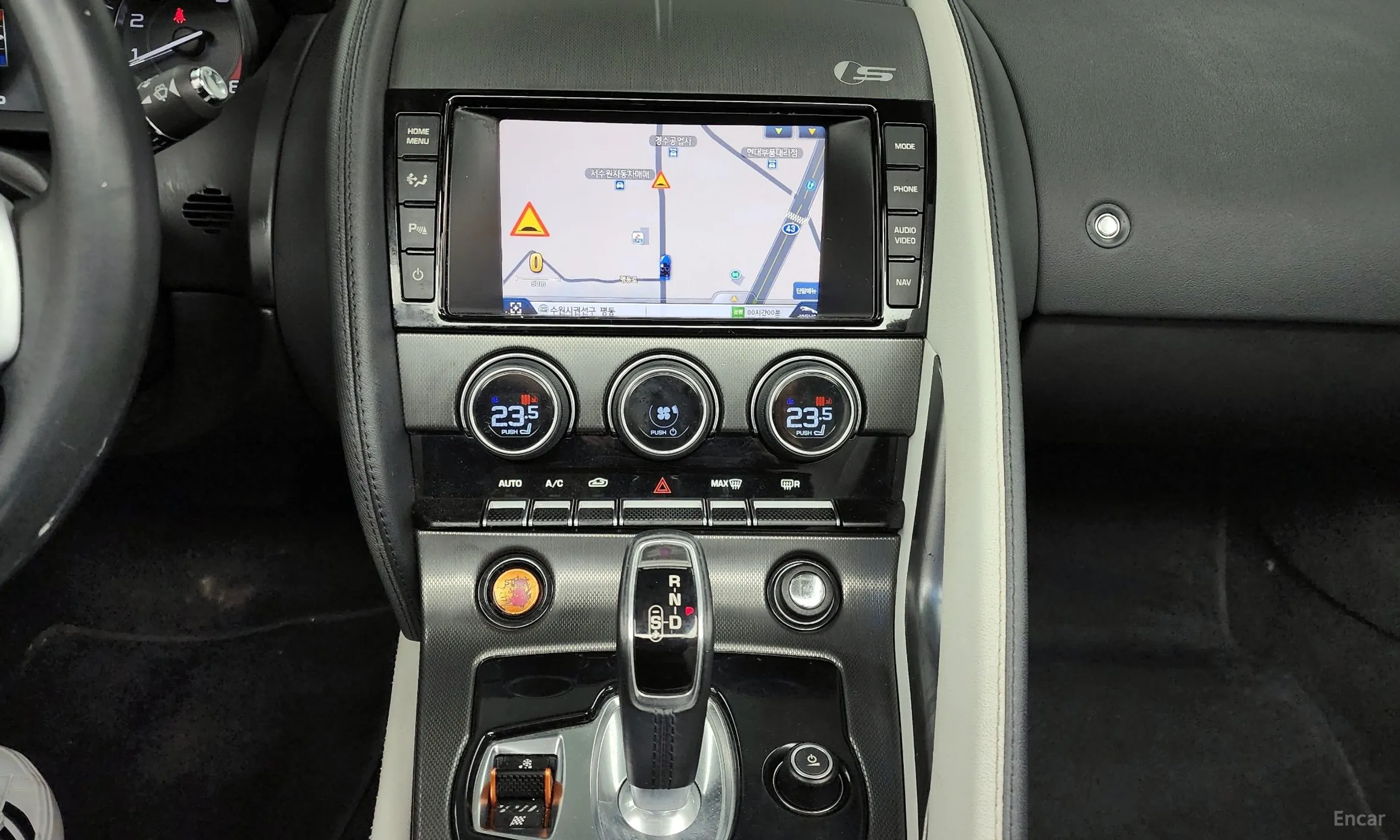 Jaguar F-TYPE превью 13