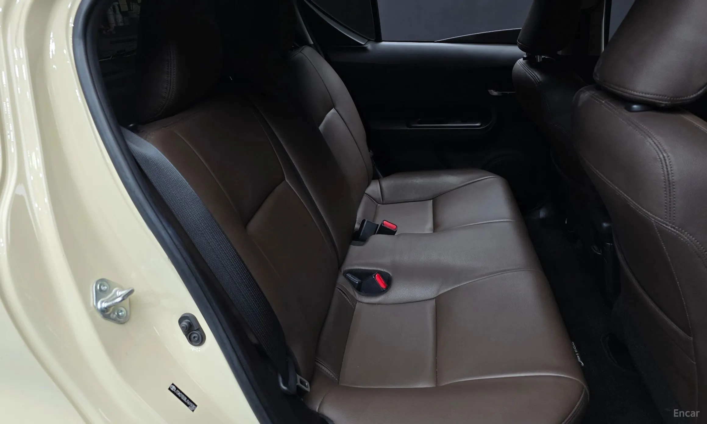 Toyota Prius C превью 12
