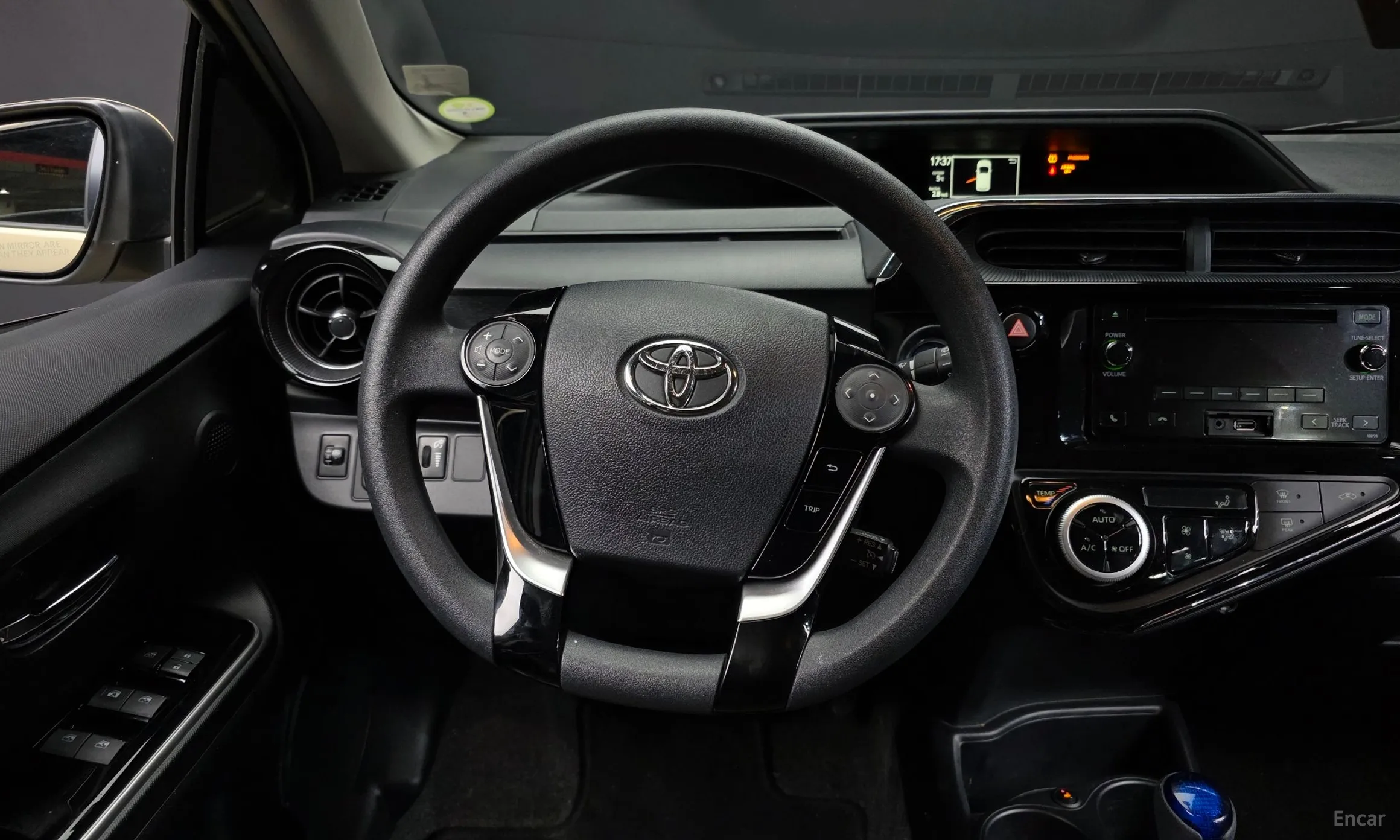 Toyota Prius C превью 13