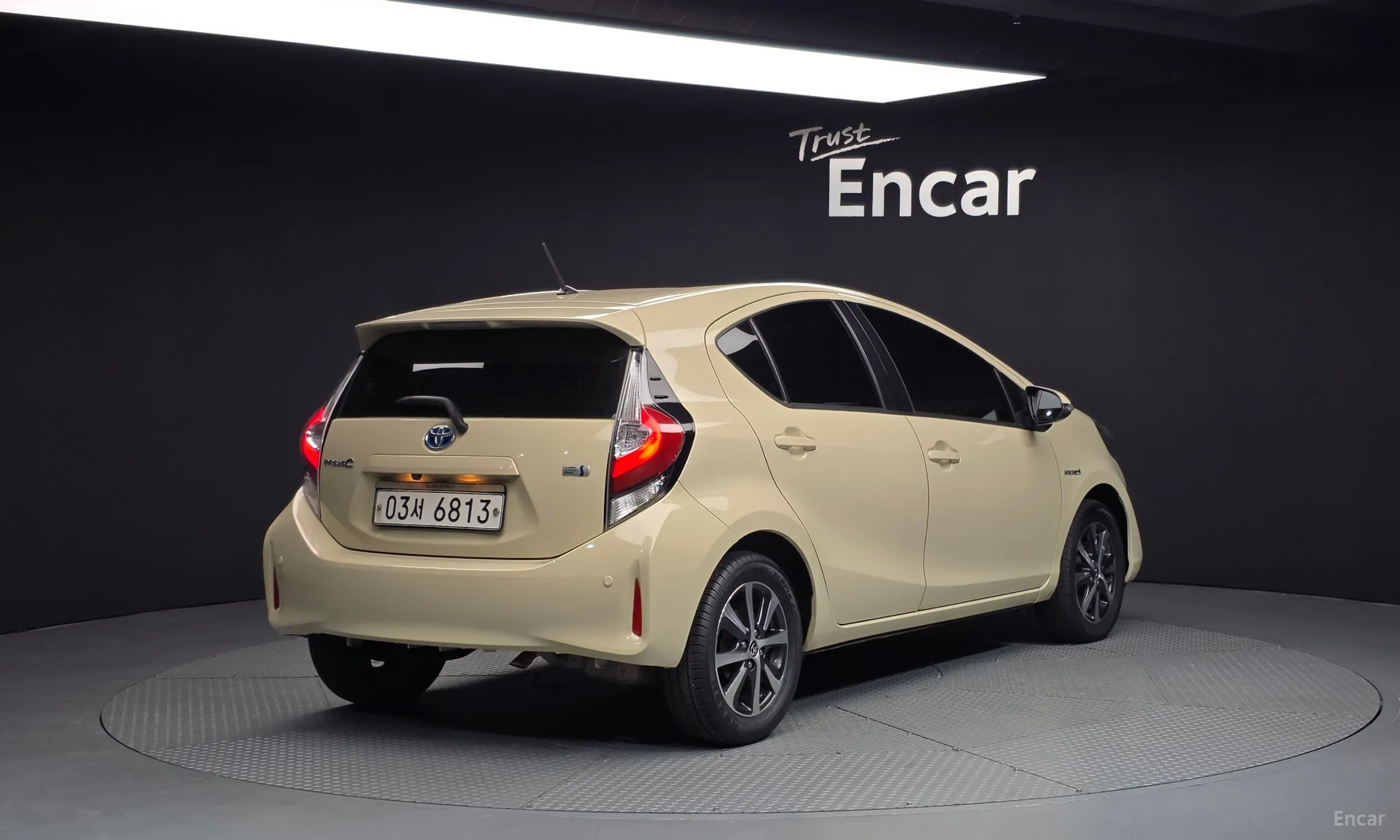 Toyota Prius C превью 2