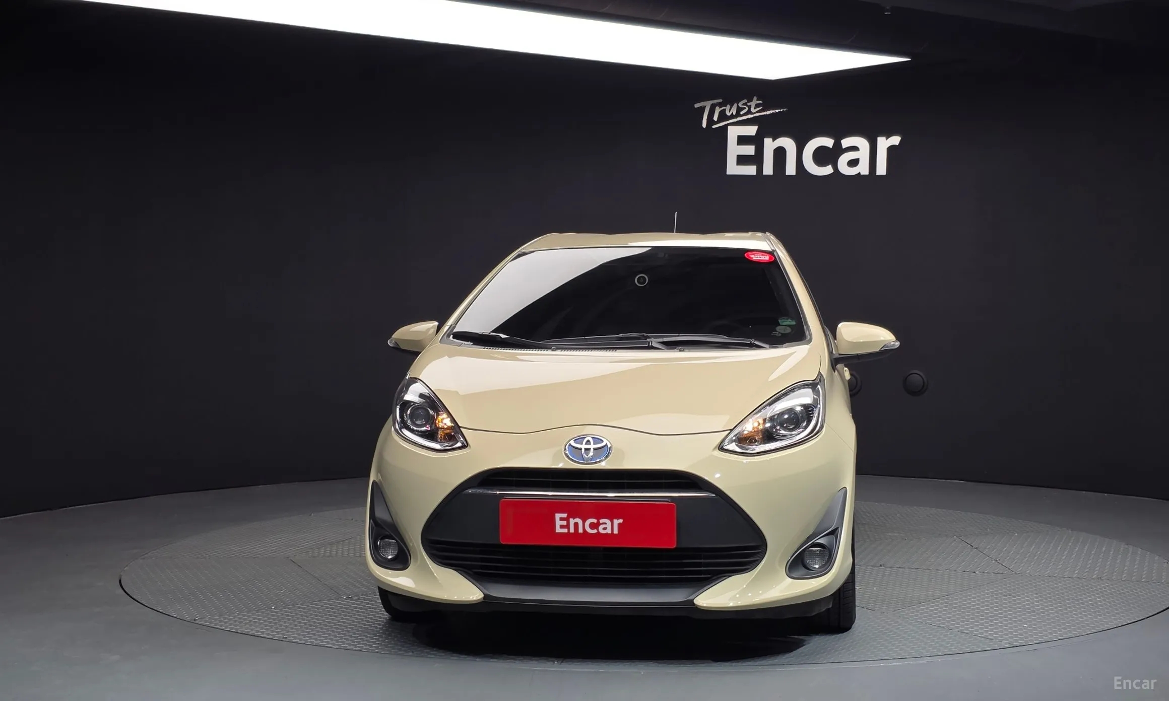Toyota Prius C превью 3