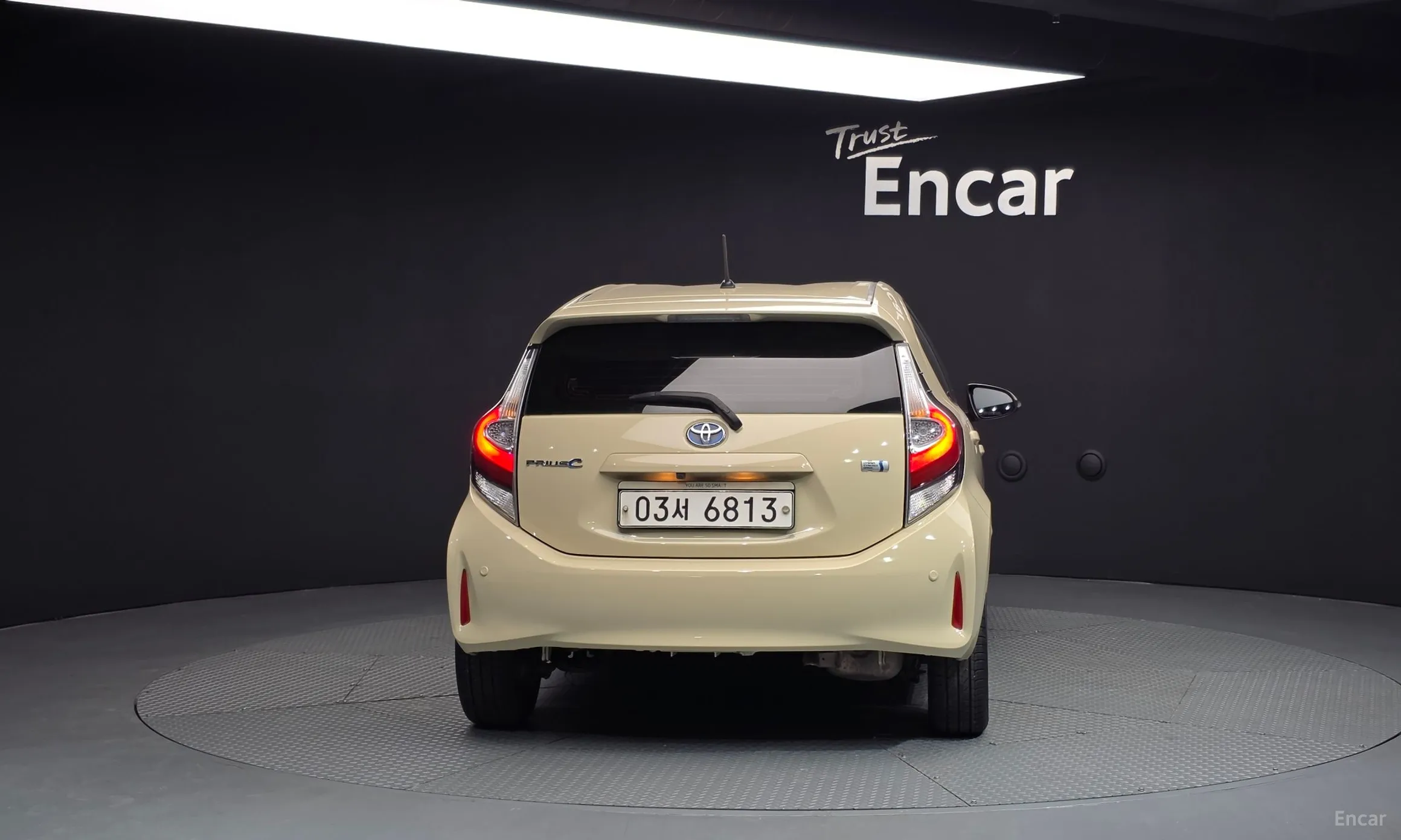Toyota Prius C превью 4