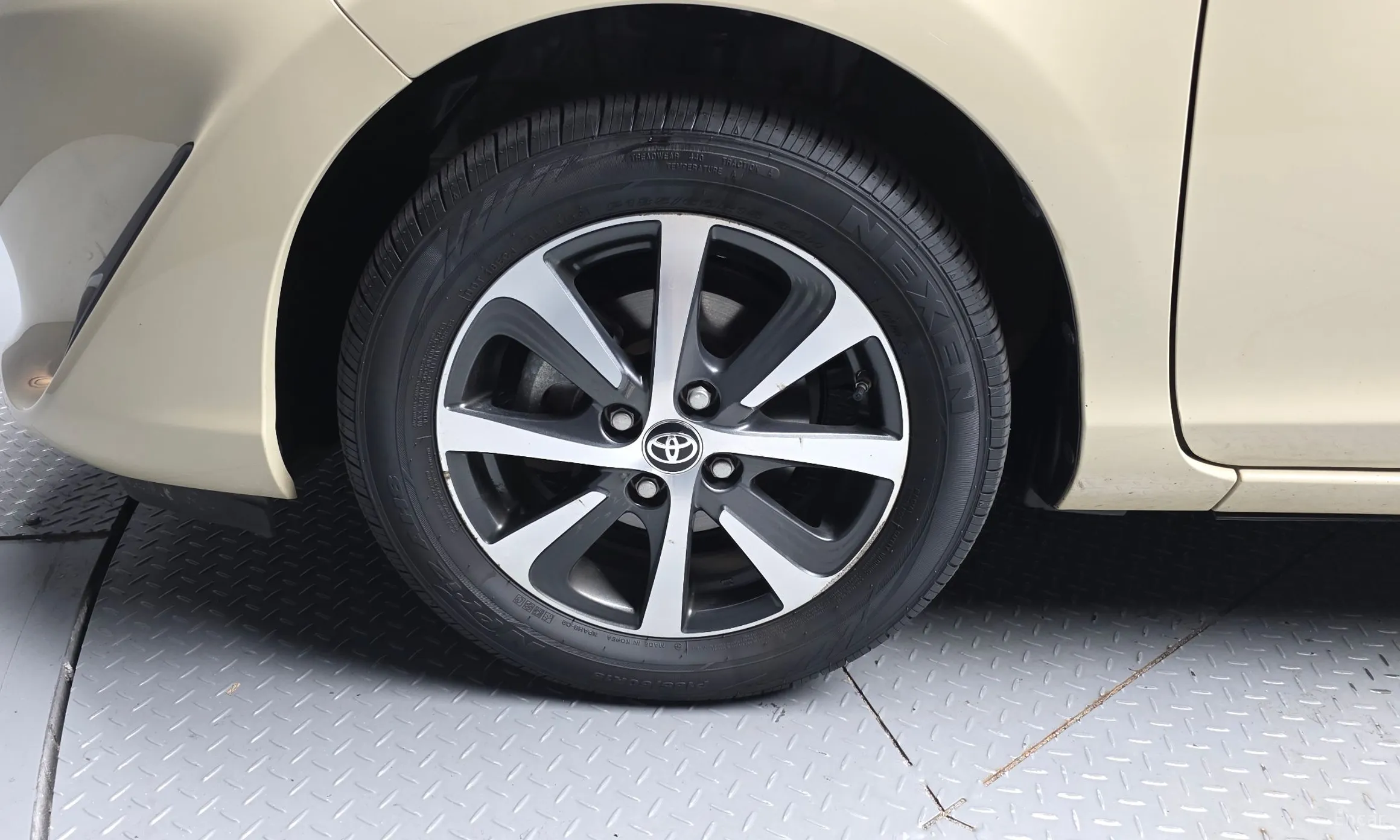 Toyota Prius C превью 5