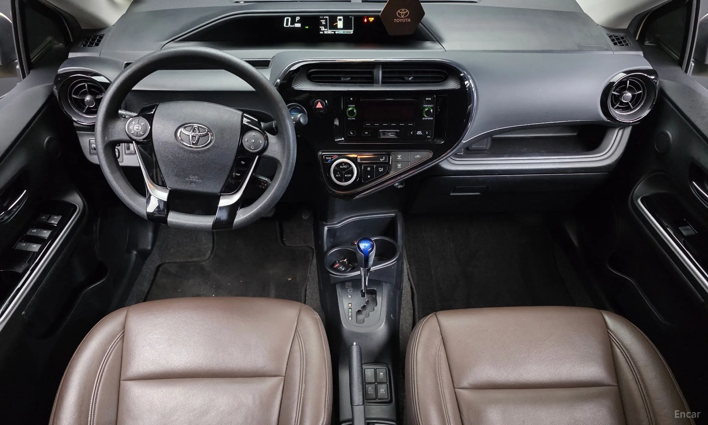 Toyota Prius C превью 7