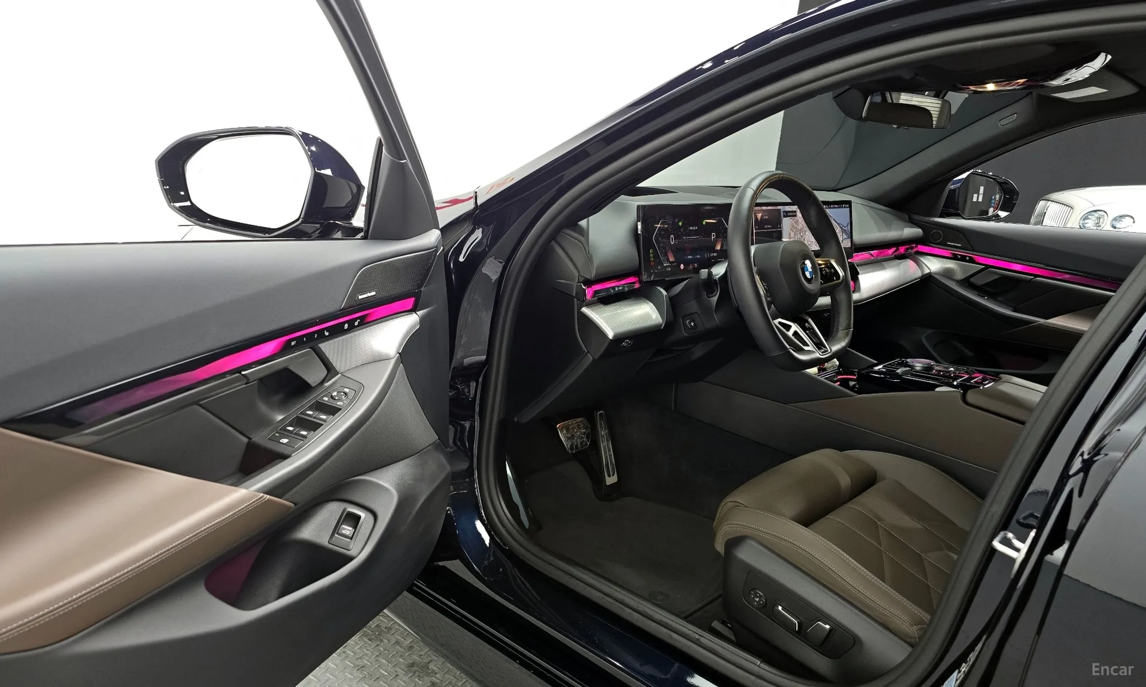 BMW 5 Series (G60) превью 11
