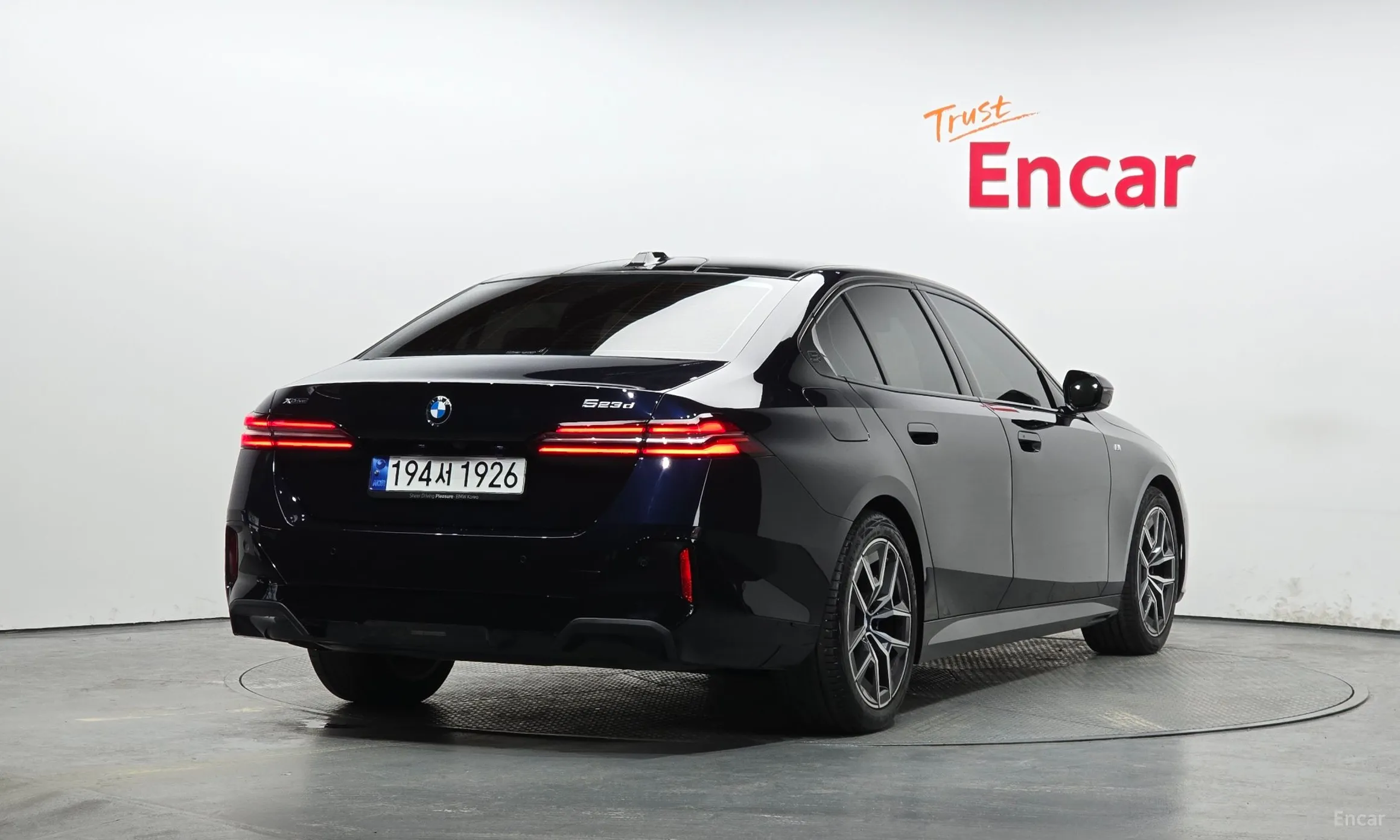 BMW 5 Series (G60) превью 2
