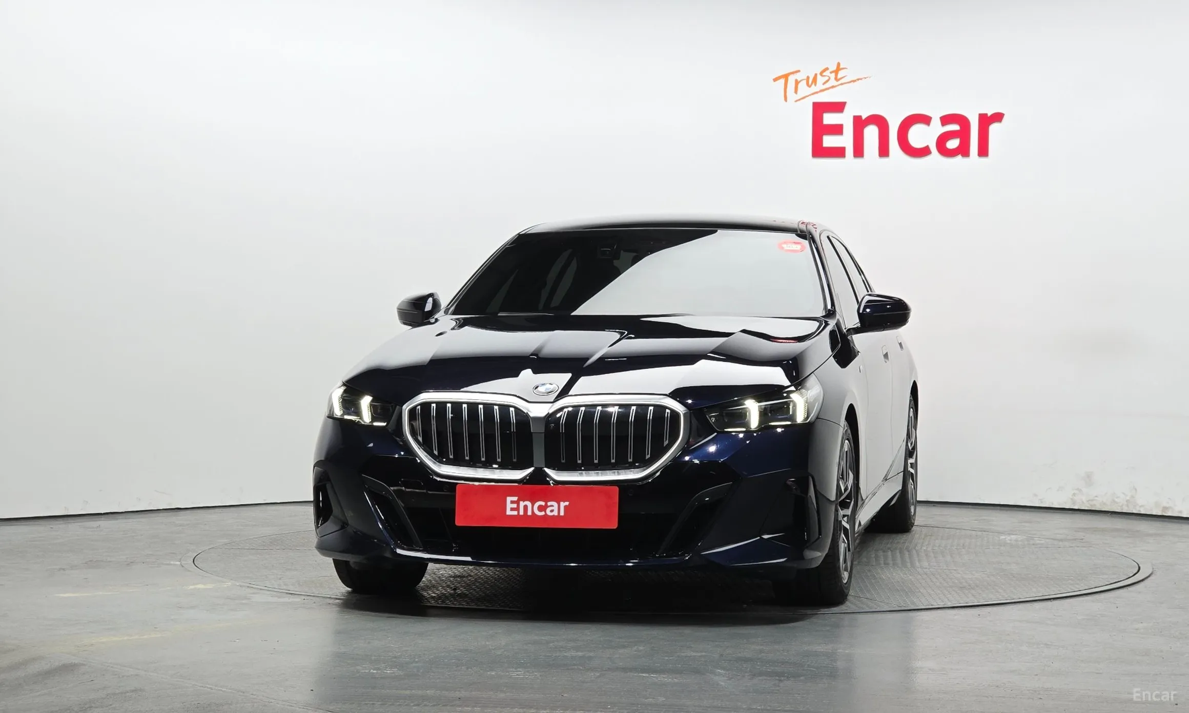 BMW 5 Series (G60) превью 3