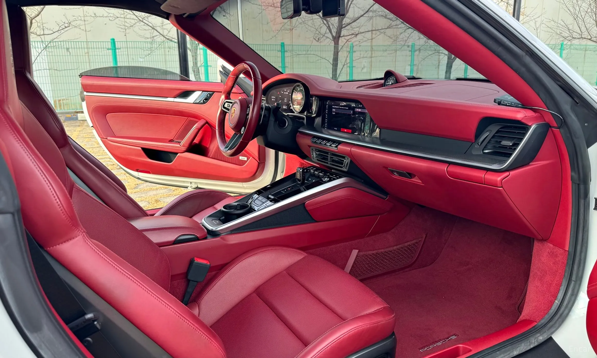 Porsche 911 (992) превью 13