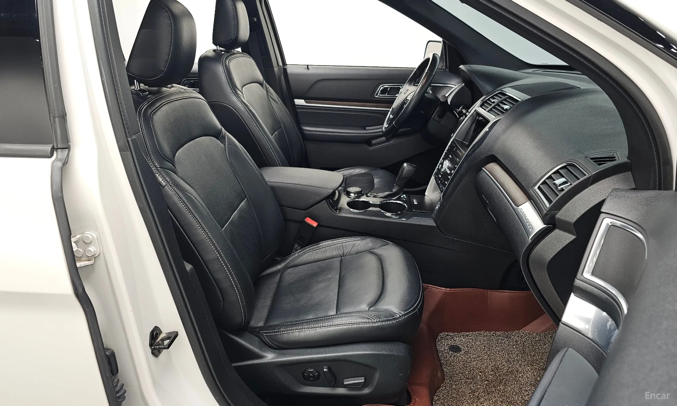 Ford Explorer превью 11