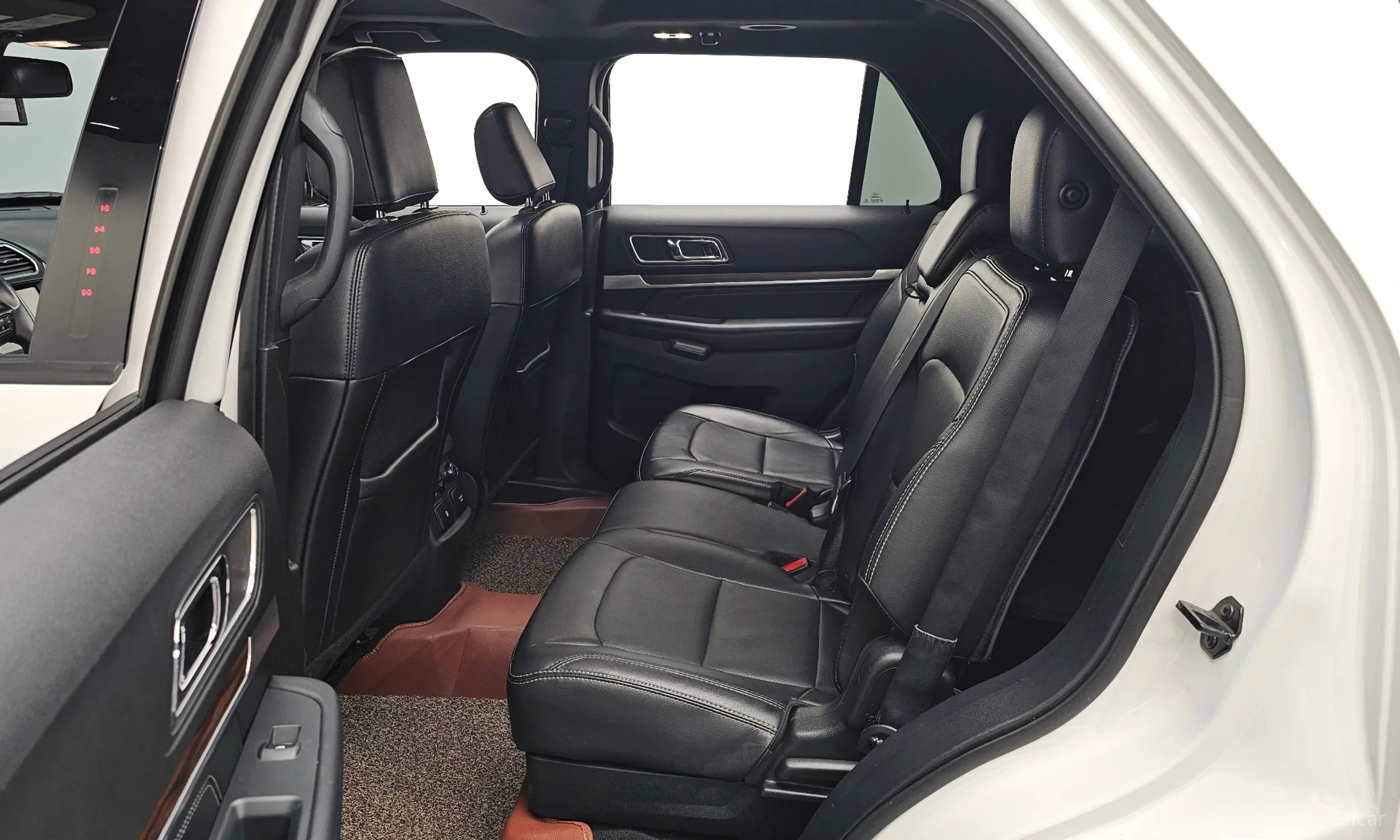 Ford Explorer превью 12