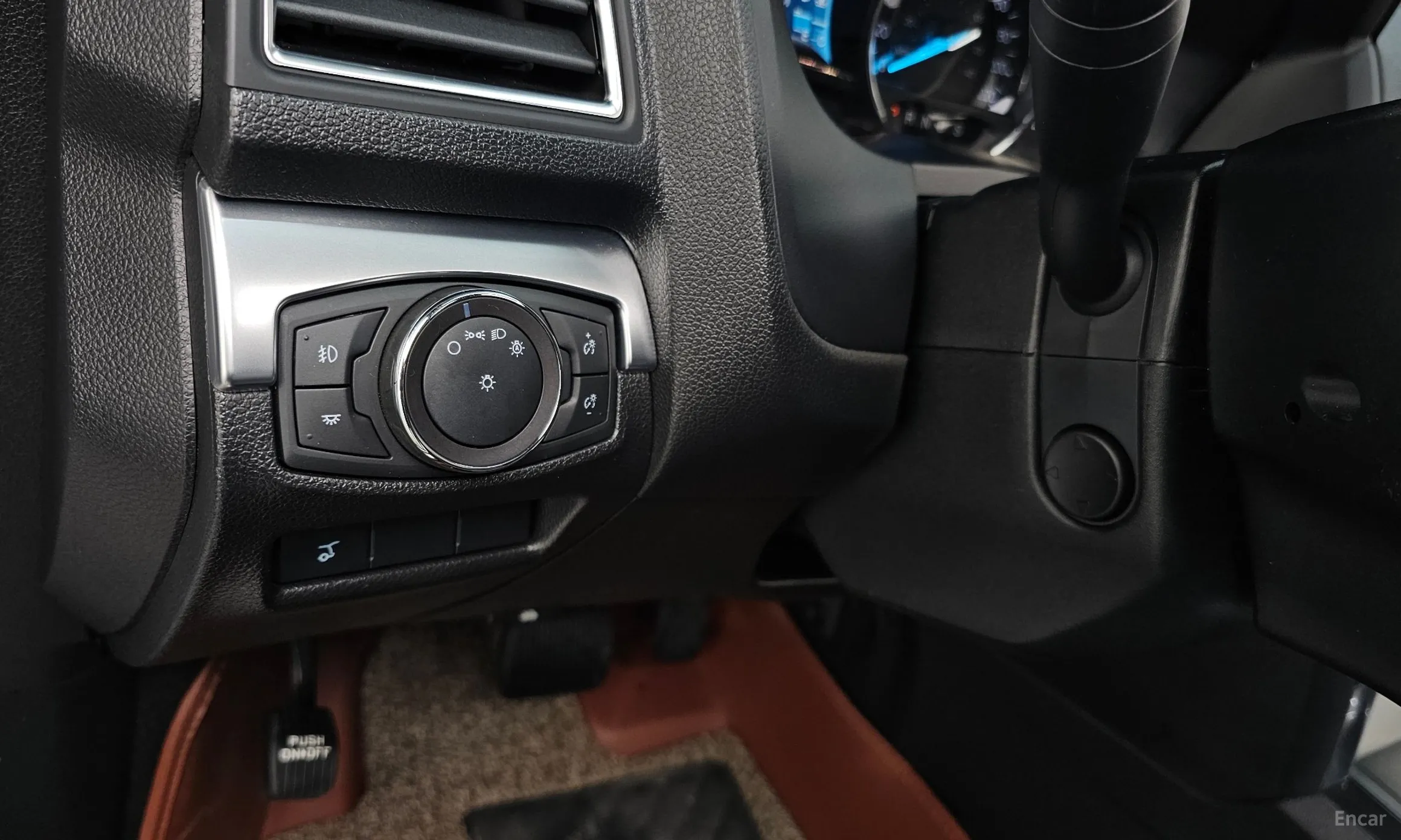 Ford Explorer превью 17