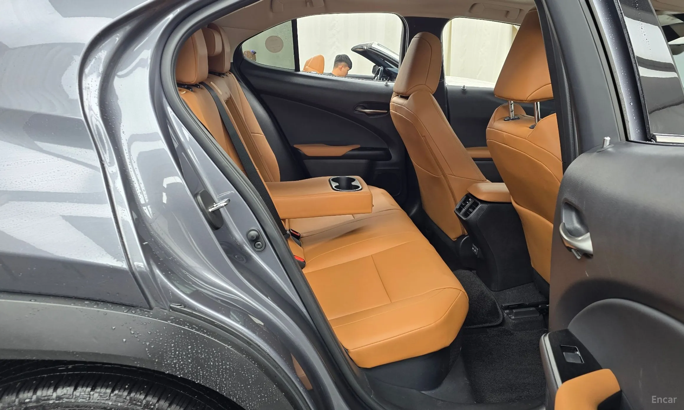 Lexus UX250h превью 12